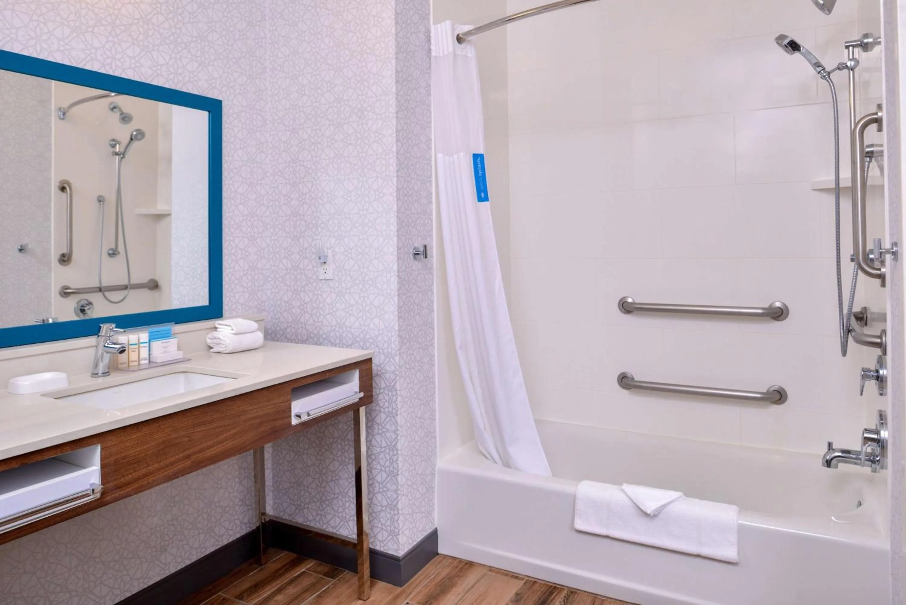 Bathroom in Hampton Inn & Suites Boise/Spectrum