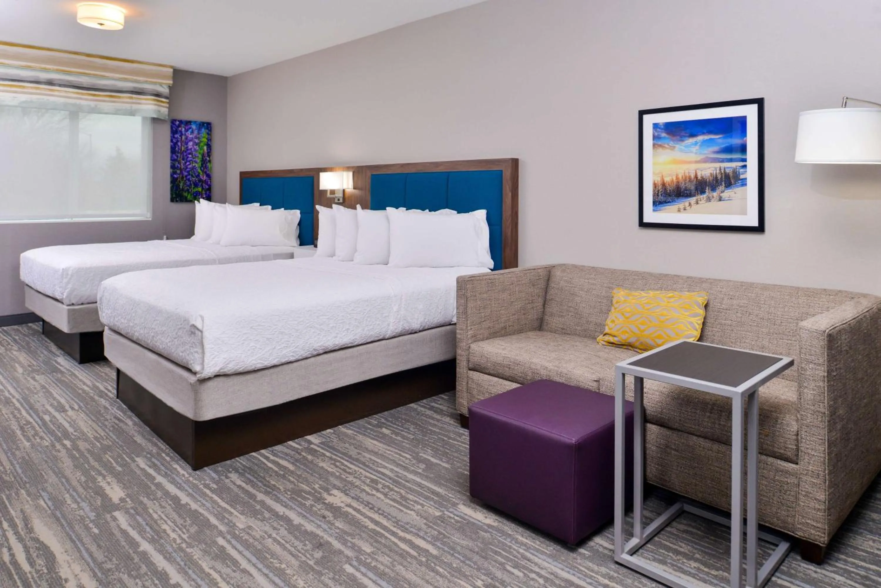 Living room, Bed in Hampton Inn & Suites Boise/Spectrum
