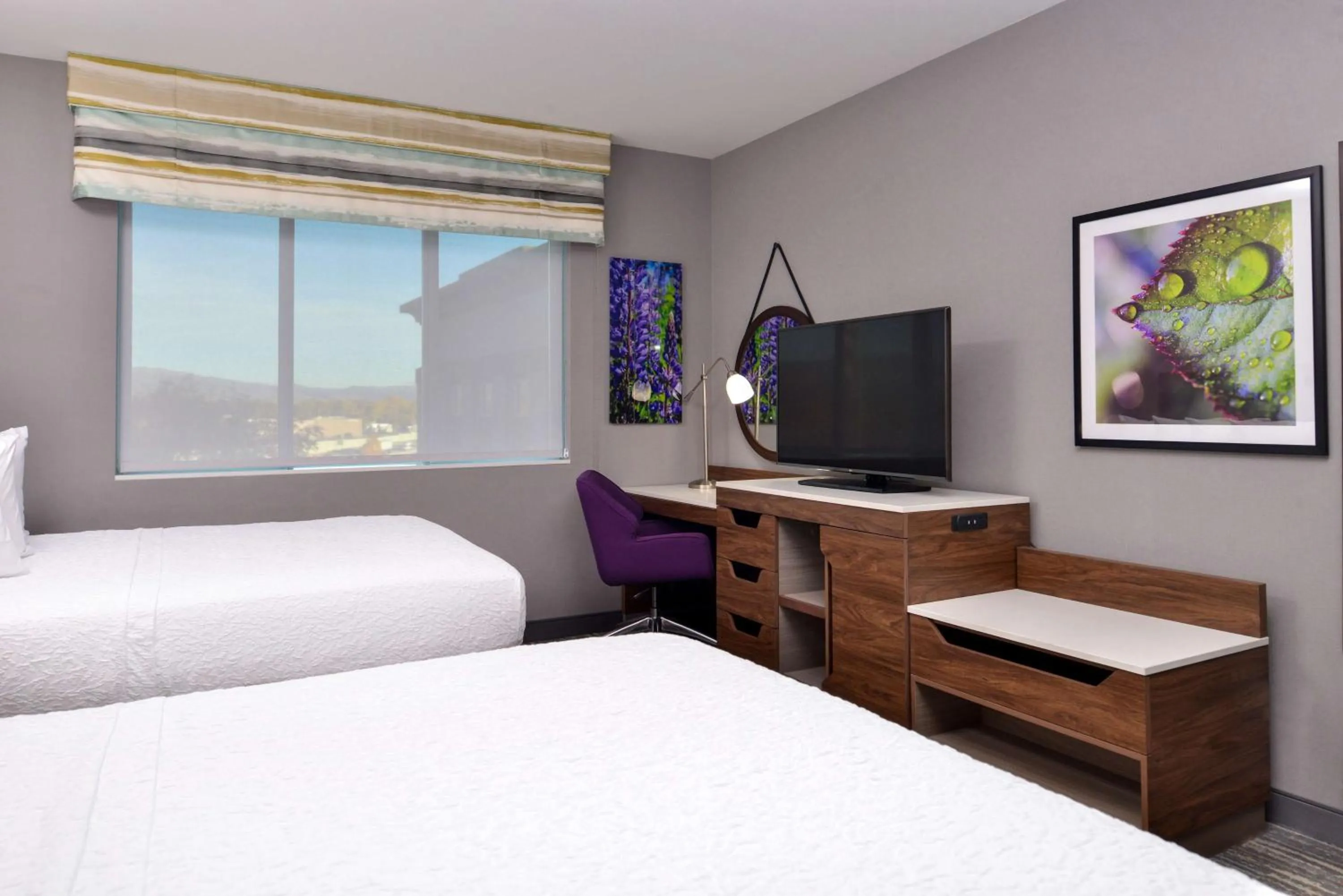 Bedroom, Bed in Hampton Inn & Suites Boise/Spectrum