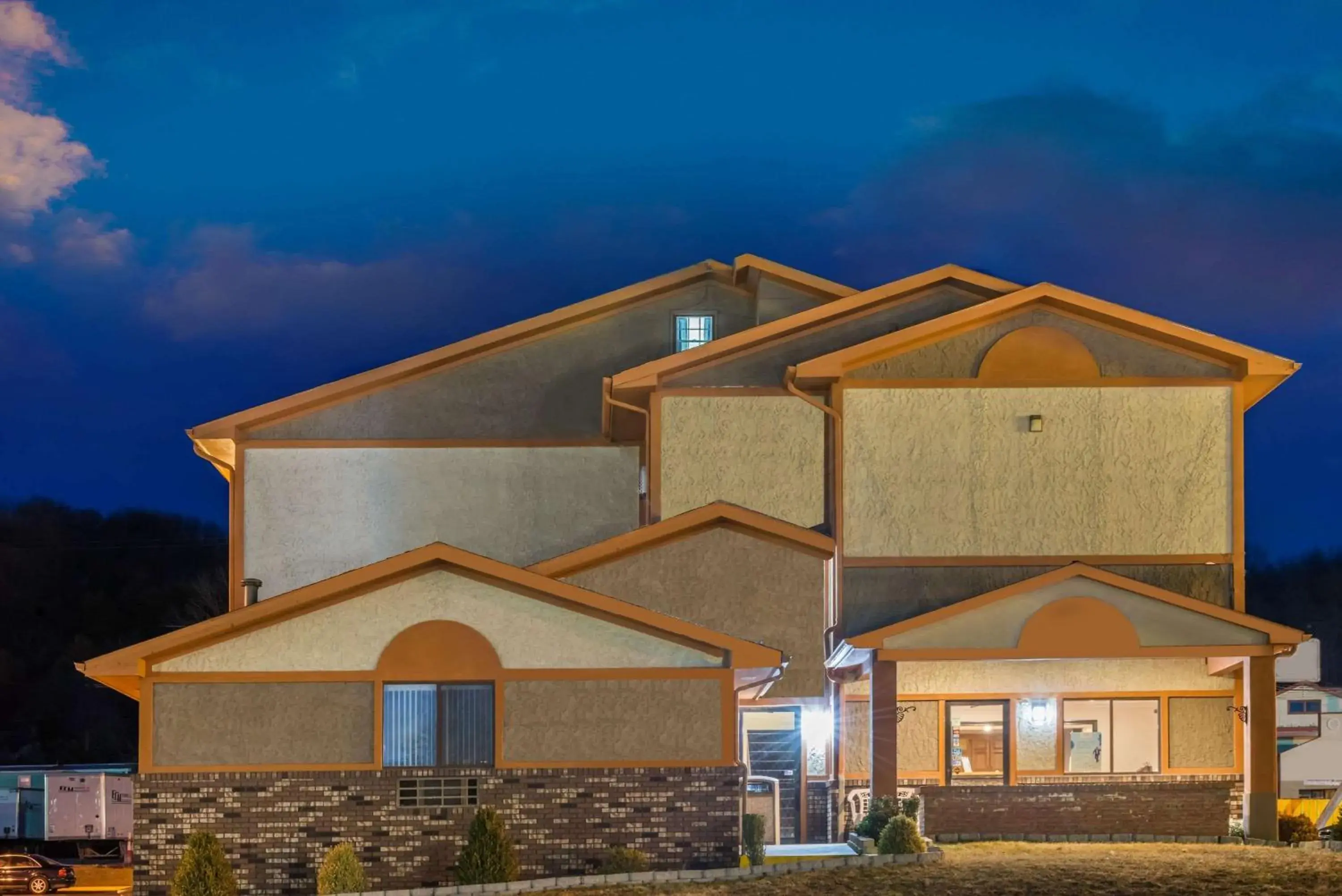 Property building in Super 8 by Wyndham Bedford Property building in Super 8 by Wyndham Bedford