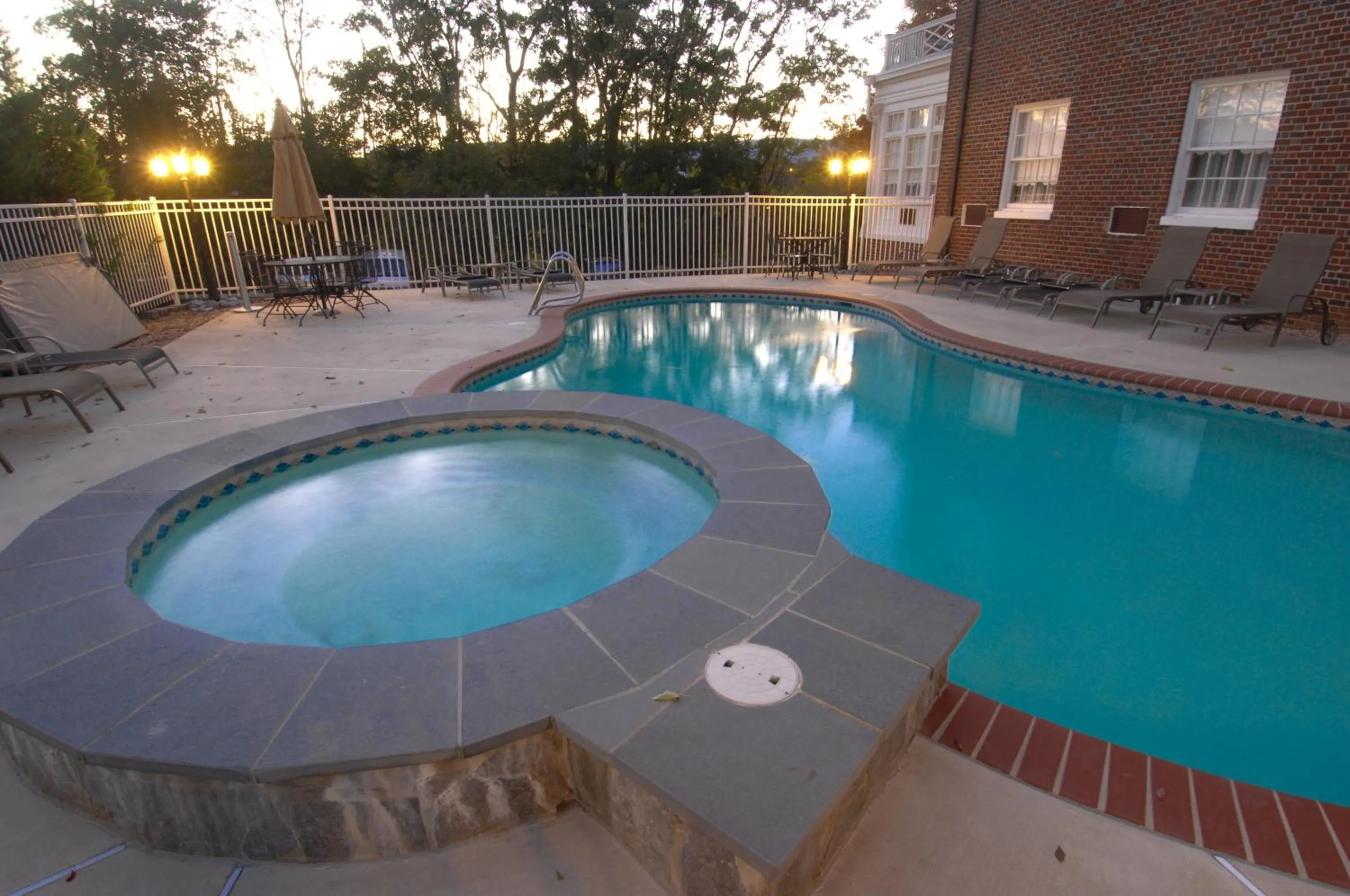 Swimming pool in The Mimslyn Inn