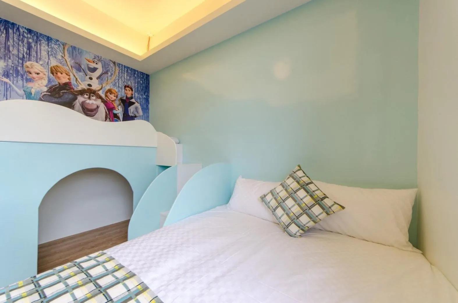 Bed in The Hide Bed and breakfast