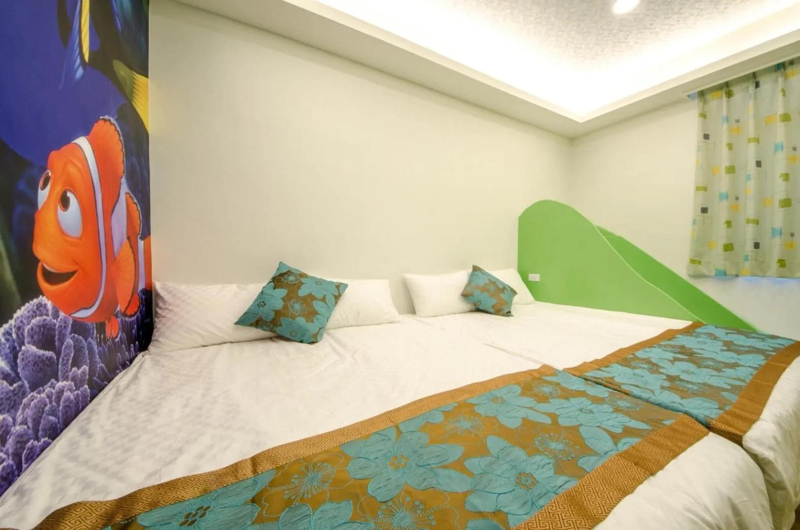 Bed in The Hide Bed and breakfast