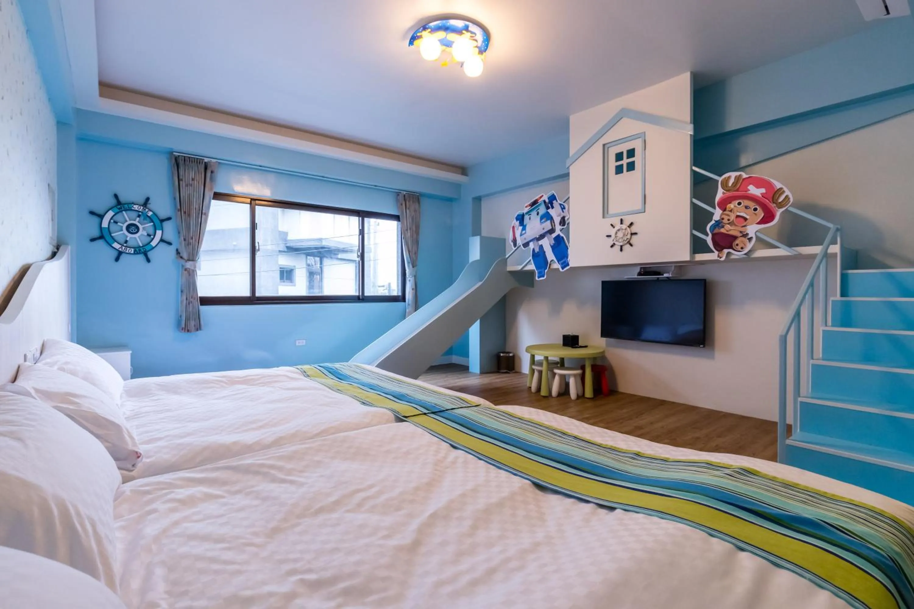 Bed in The Hide Bed and breakfast