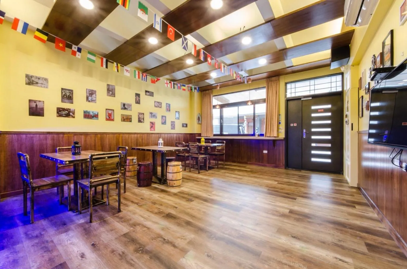 Restaurant/places to eat in The Hide Bed and breakfast