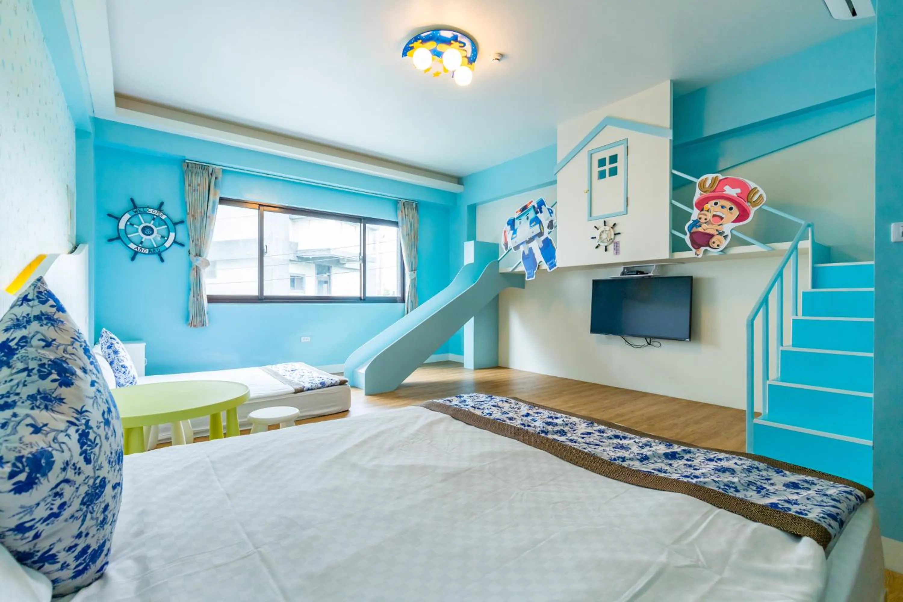 Bed in The Hide Bed and breakfast