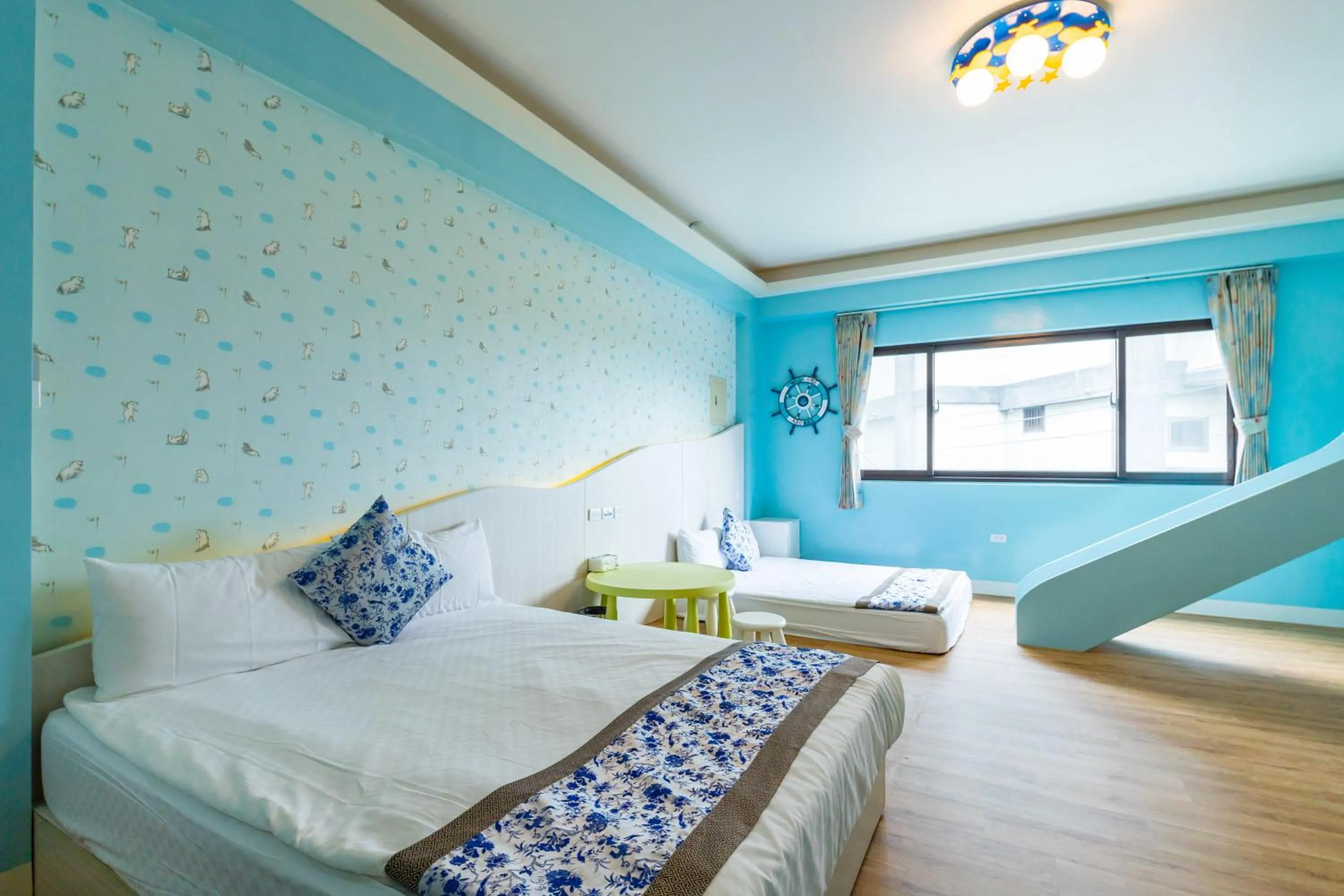 Bed in The Hide Bed and breakfast