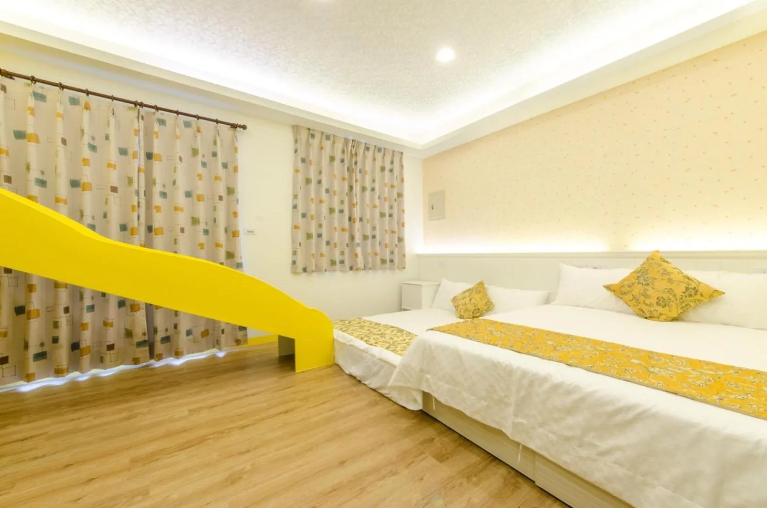 Bed in The Hide Bed and breakfast