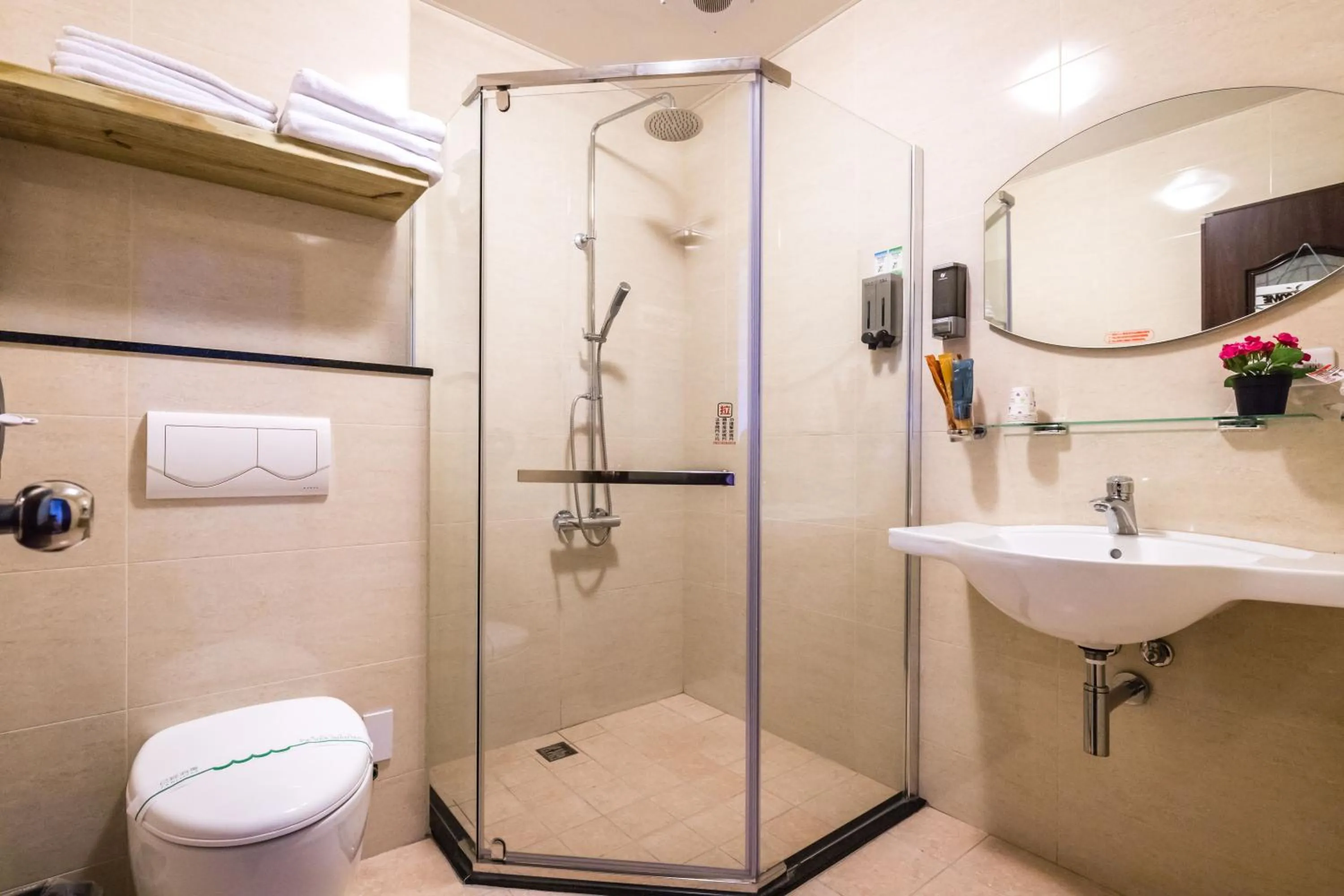 Shower in The Hide Bed and breakfast