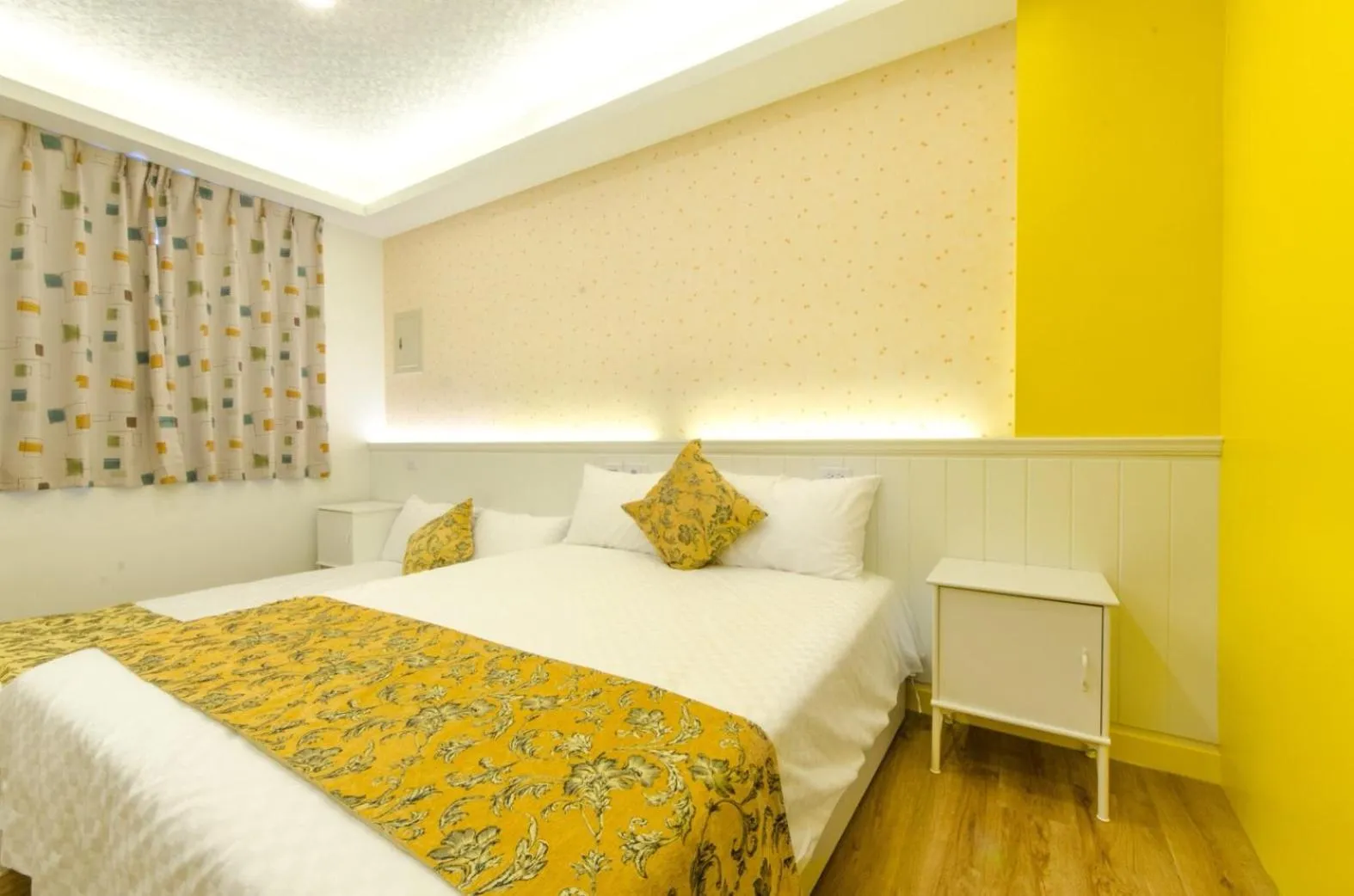 Bed in The Hide Bed and breakfast