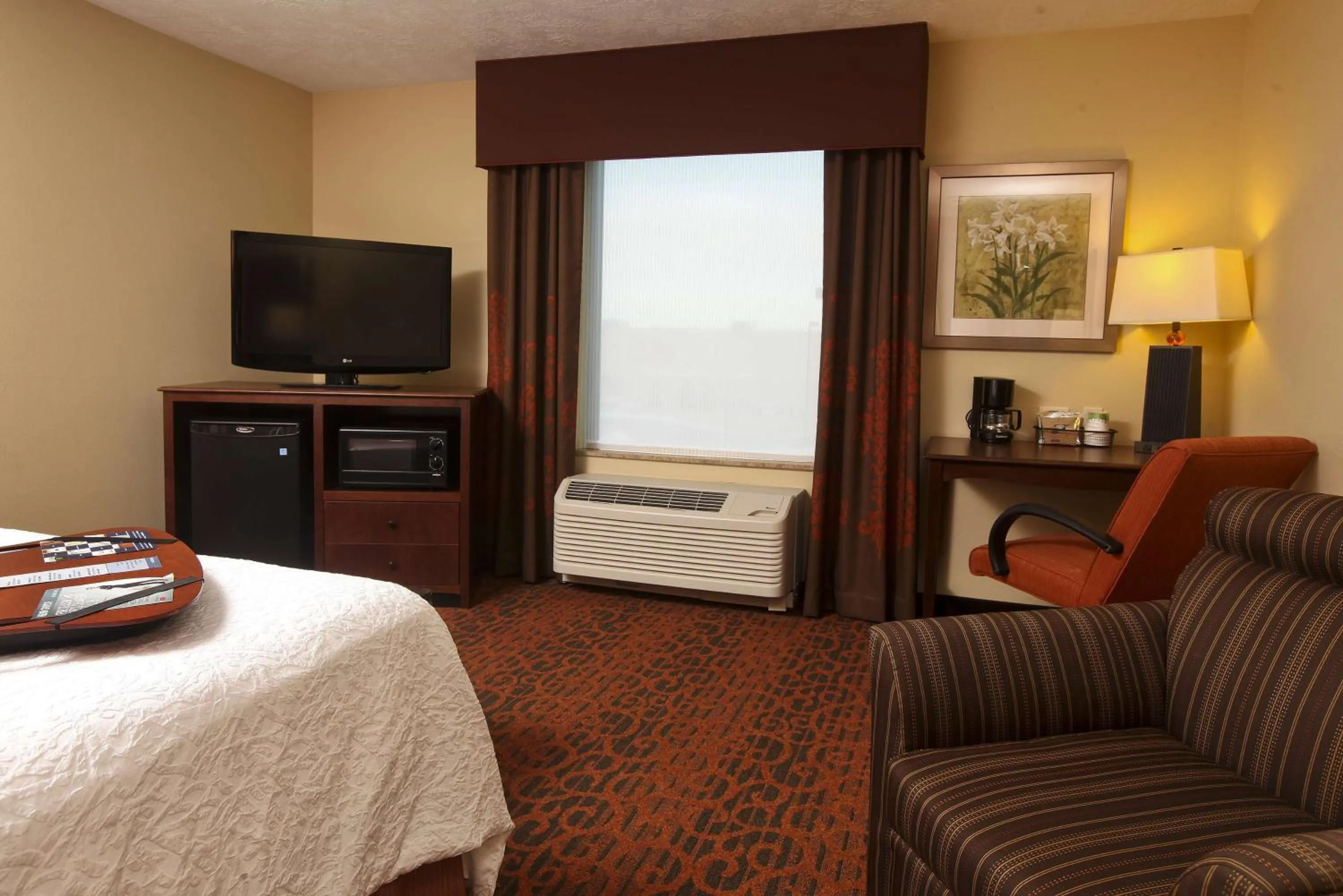 Bed in Hampton Inn & Suites Fargo Medical Center