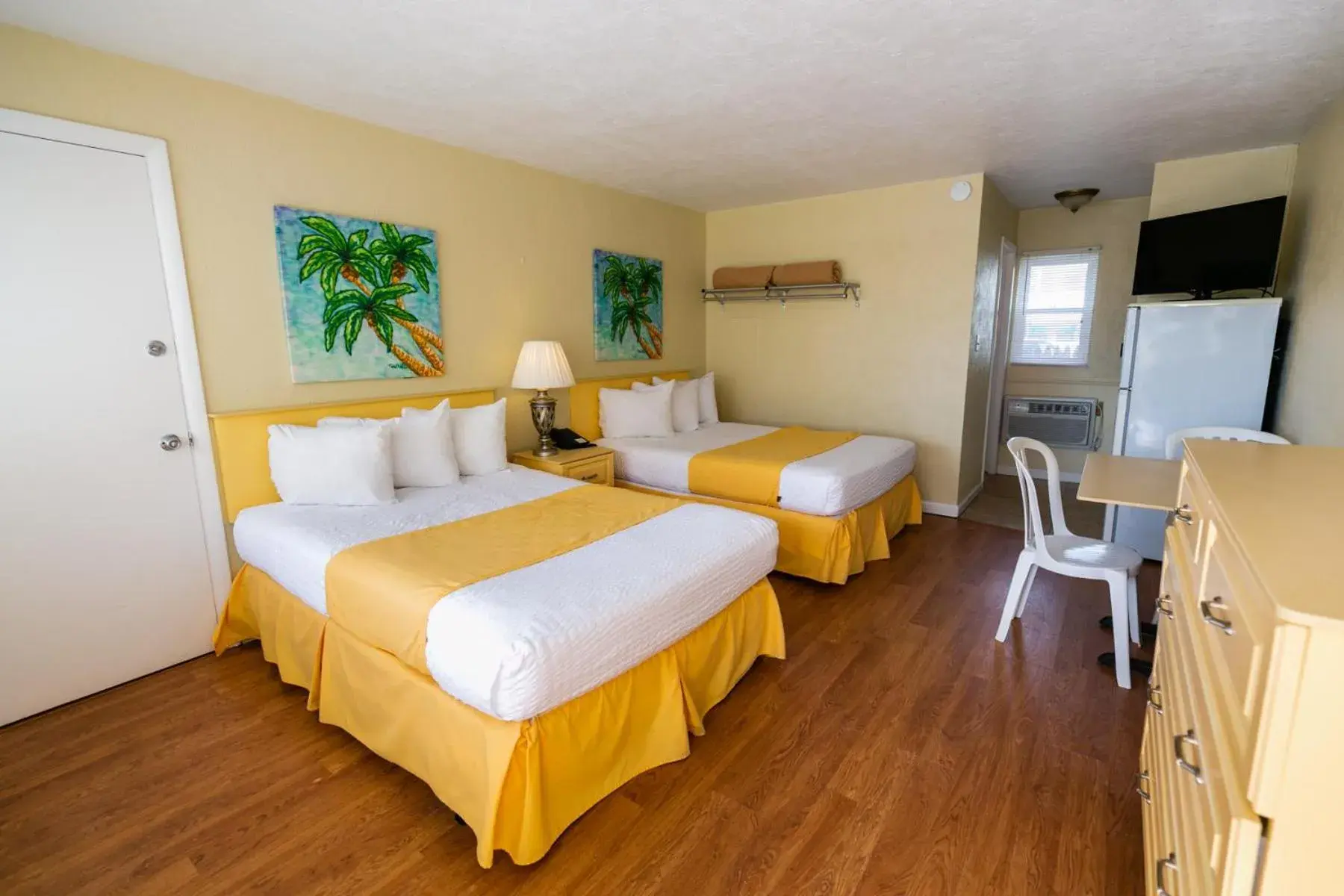 Two Double beds with Kitchenette in American Safari Motel Wildwood Crest Beach Two Double beds with Kitchenette in American Safari Motel Wildwood Crest Beach