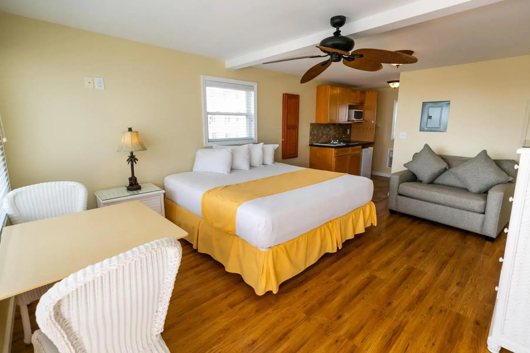 King Room in American Safari Motel Wildwood Crest Beach King Room in American Safari Motel Wildwood Crest Beach