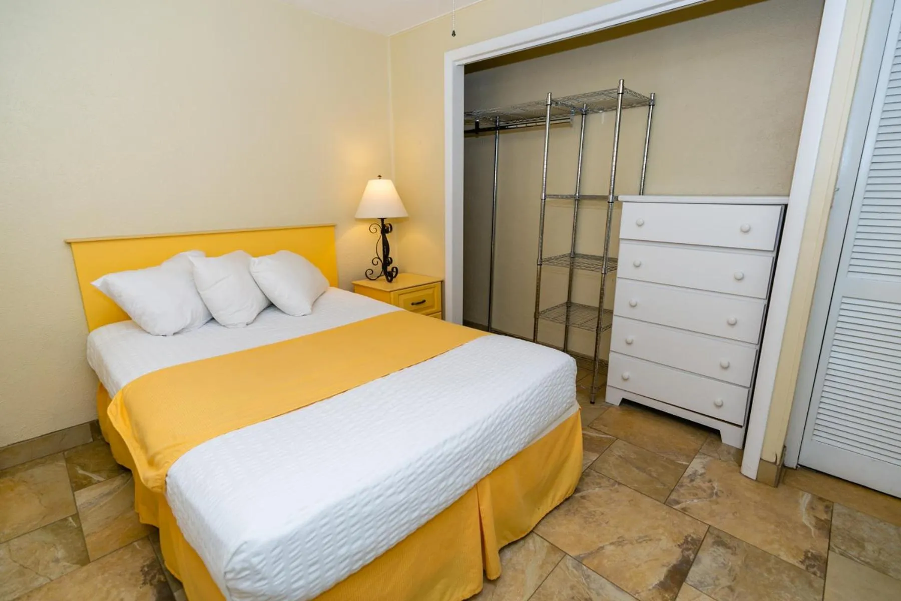 Bed in American Safari Motel Wildwood Crest Beach