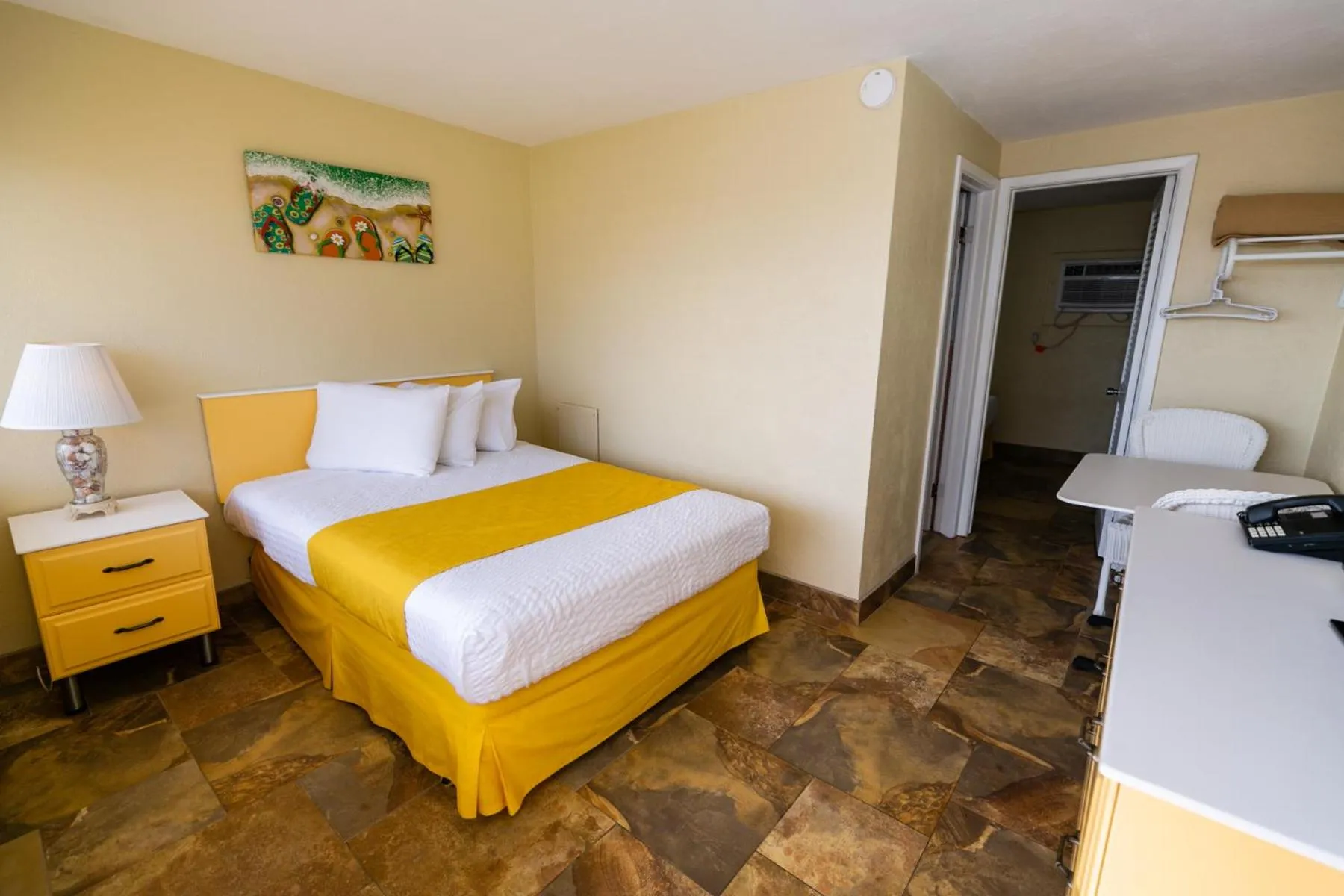 Bed in American Safari Motel Wildwood Crest Beach