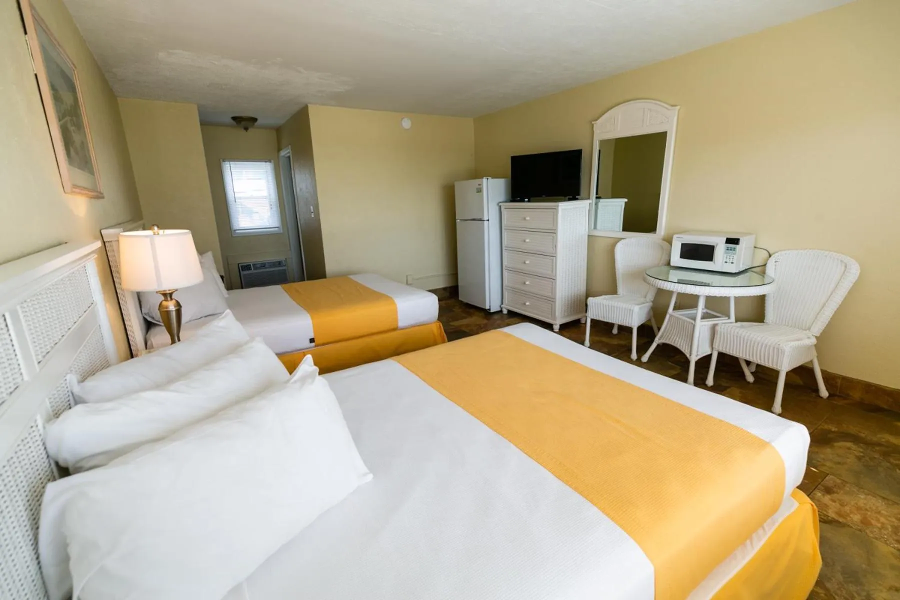 Bed in American Safari Motel Wildwood Crest Beach