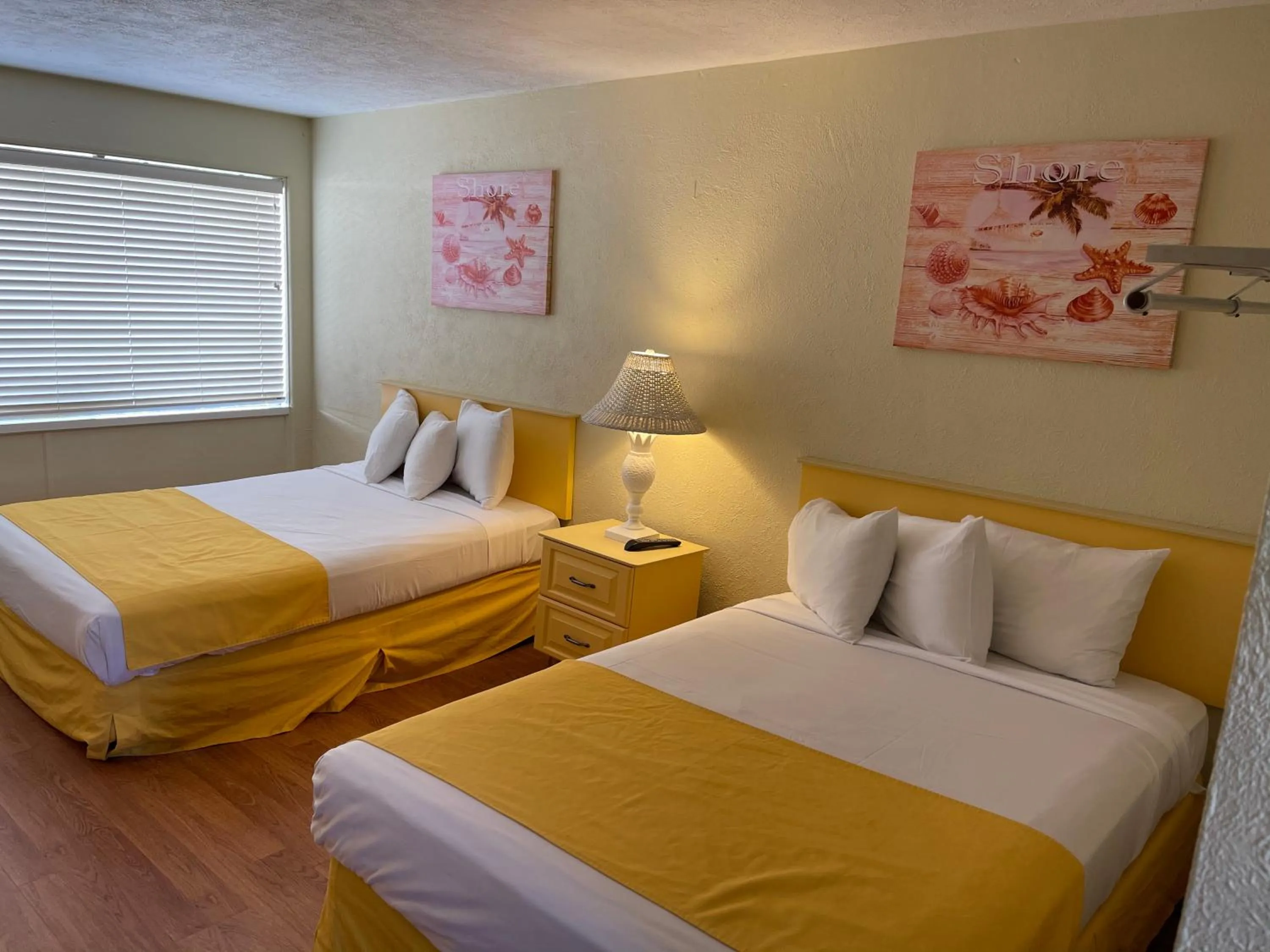 Bed in American Safari Motel Wildwood Crest Beach