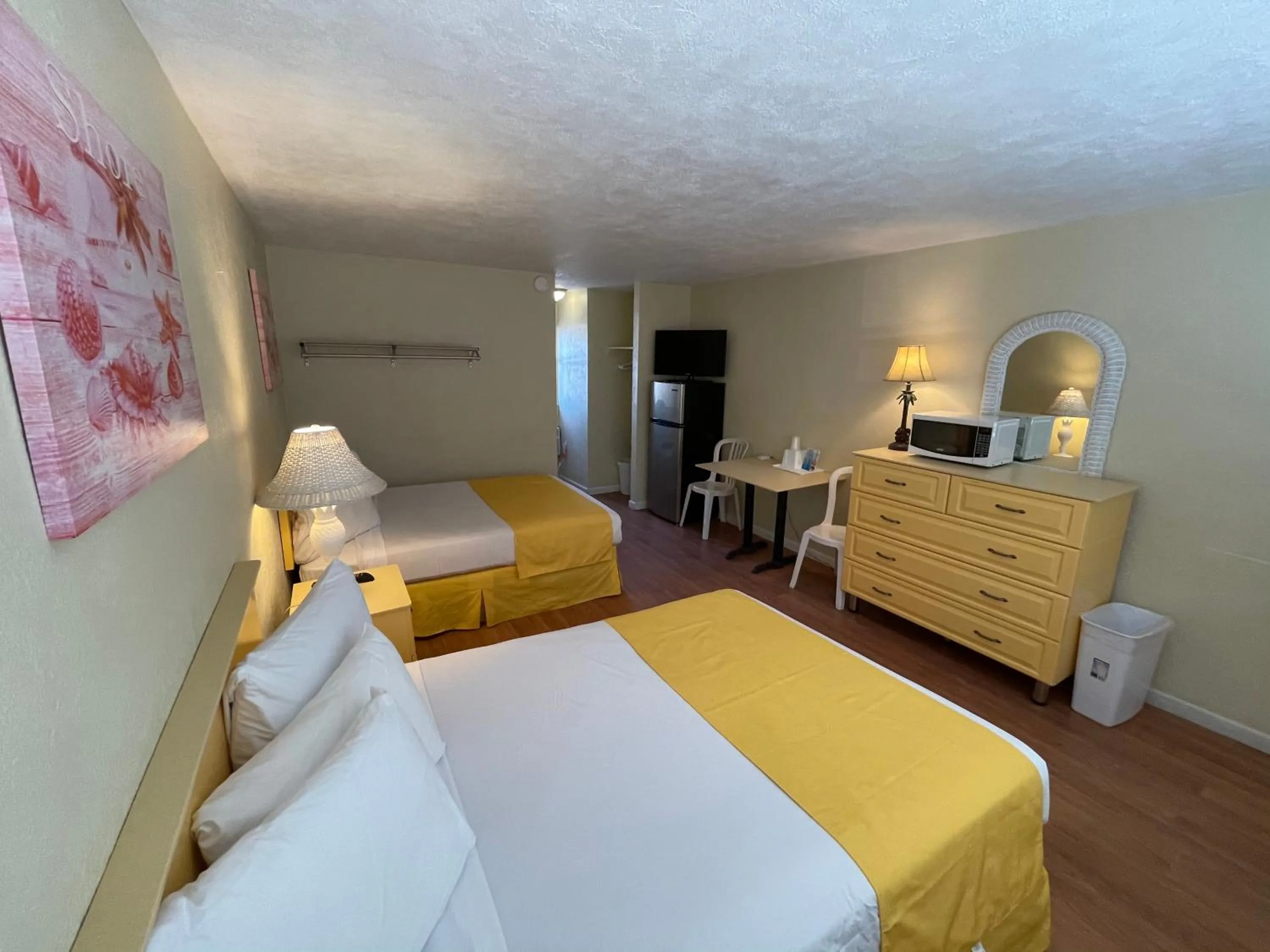 Bed in American Safari Motel Wildwood Crest Beach