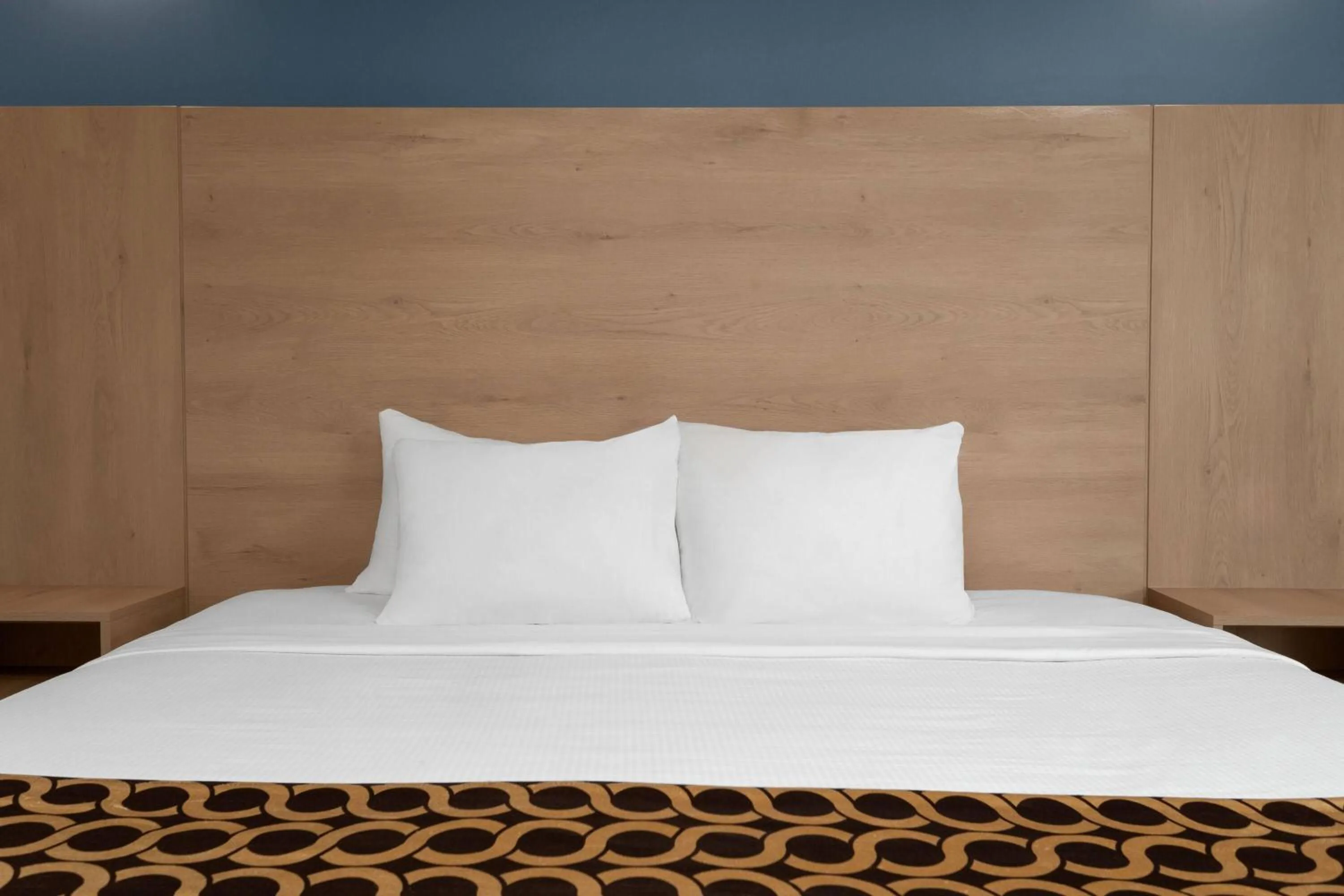 Photo of the whole room, Bed in Travelodge by Wyndham Blairmore