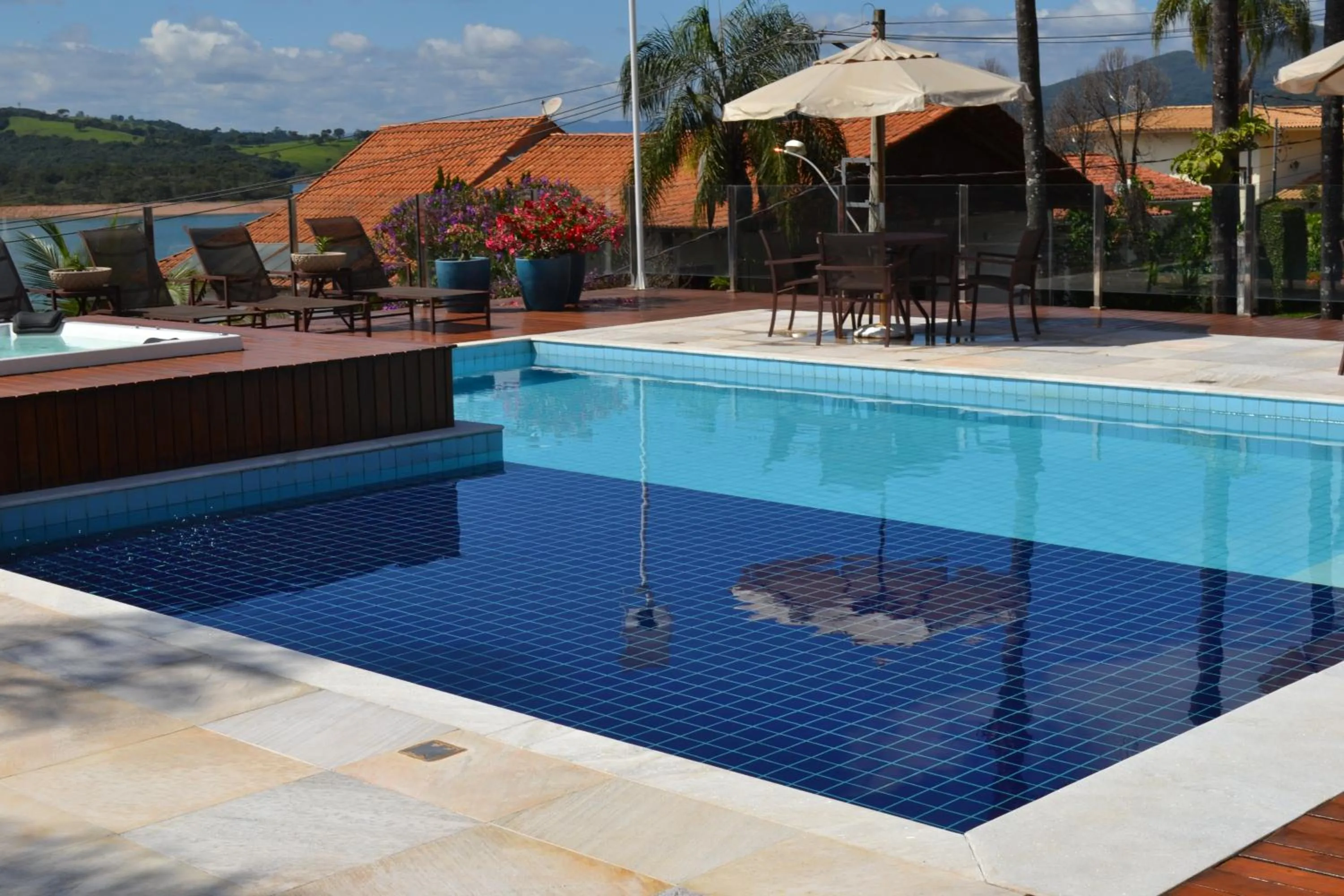 Swimming pool in Pousada Suítes do Lago