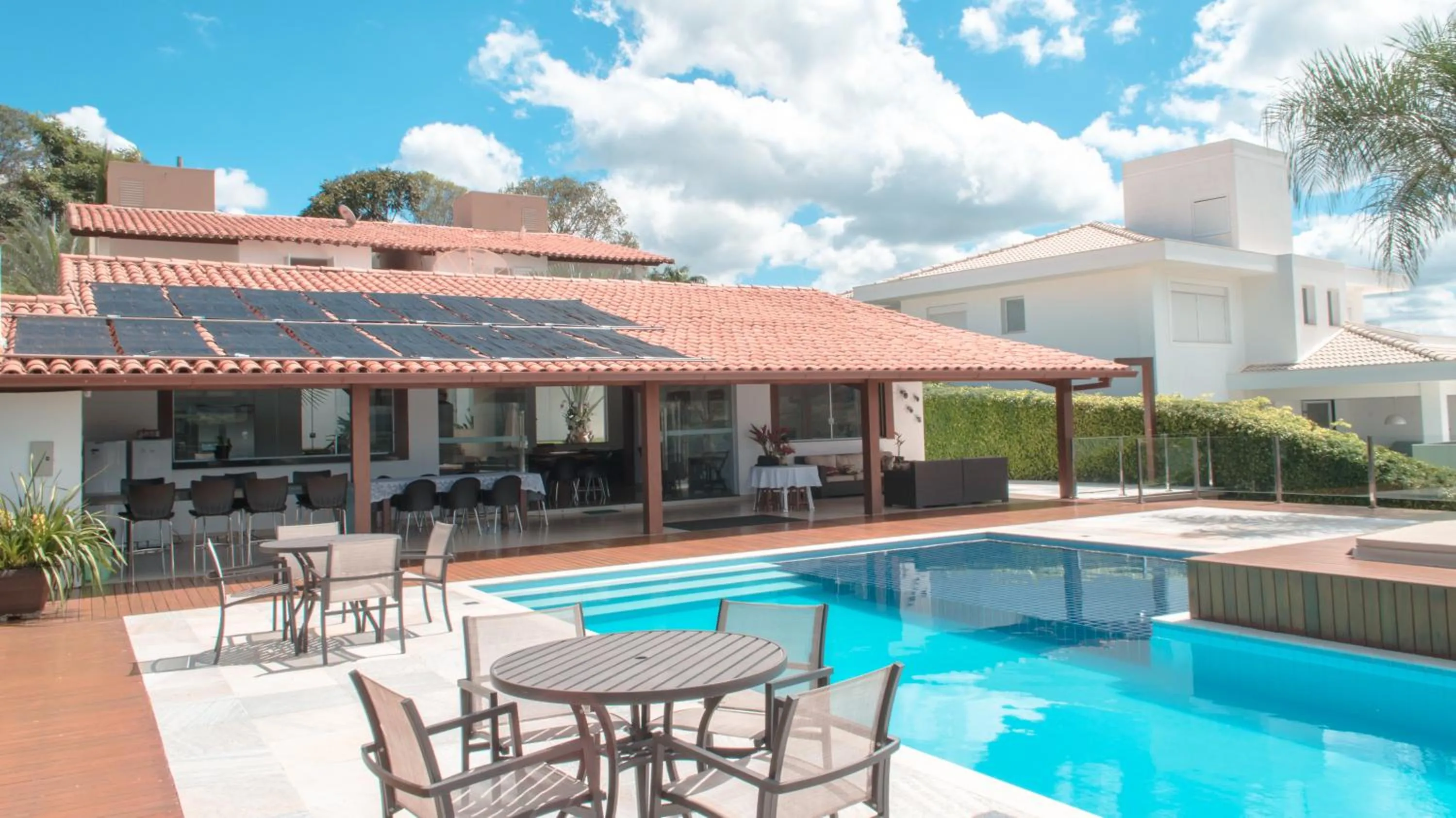 Swimming pool in Pousada Suítes do Lago