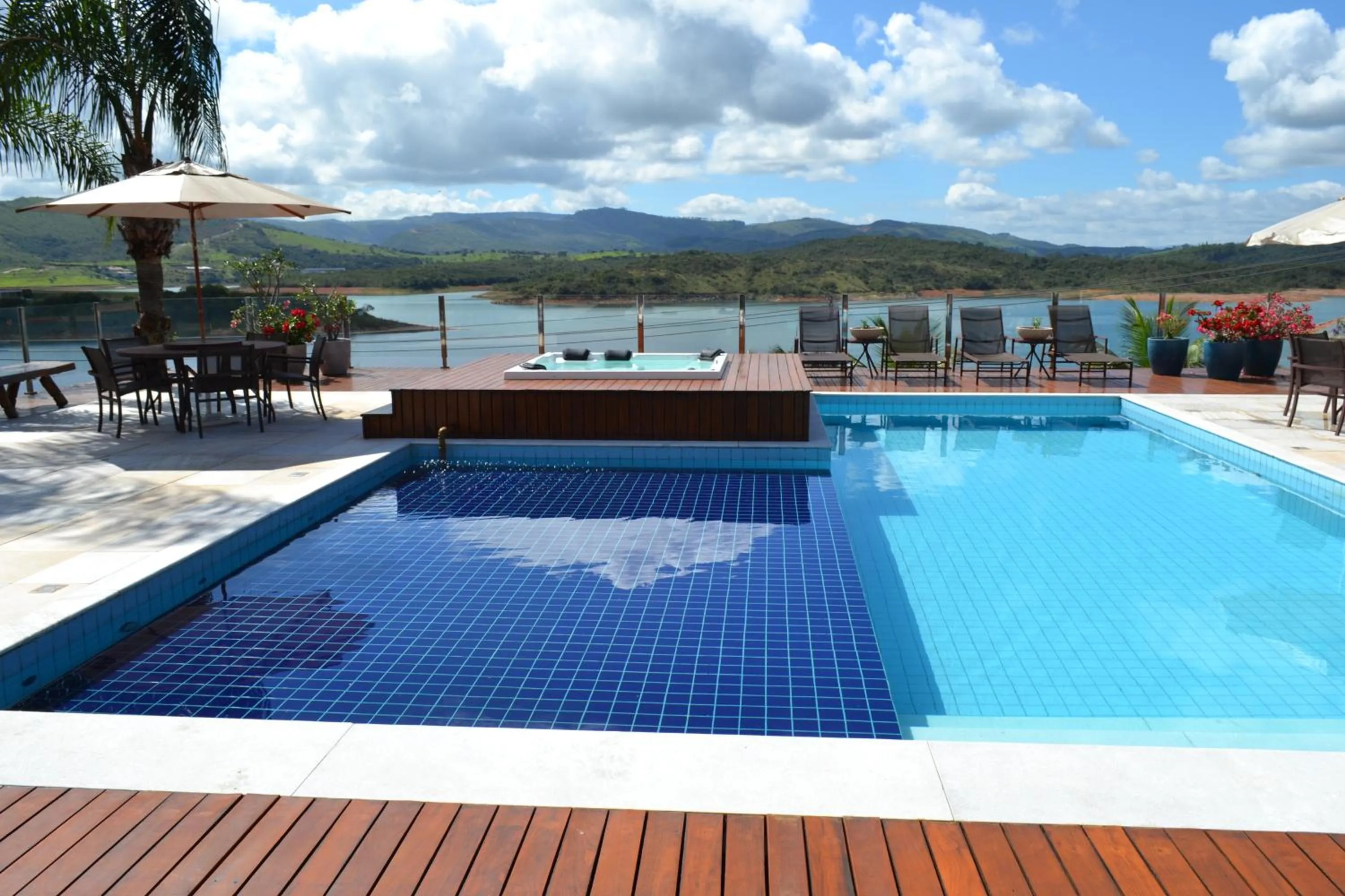 Swimming pool in Pousada Suítes do Lago