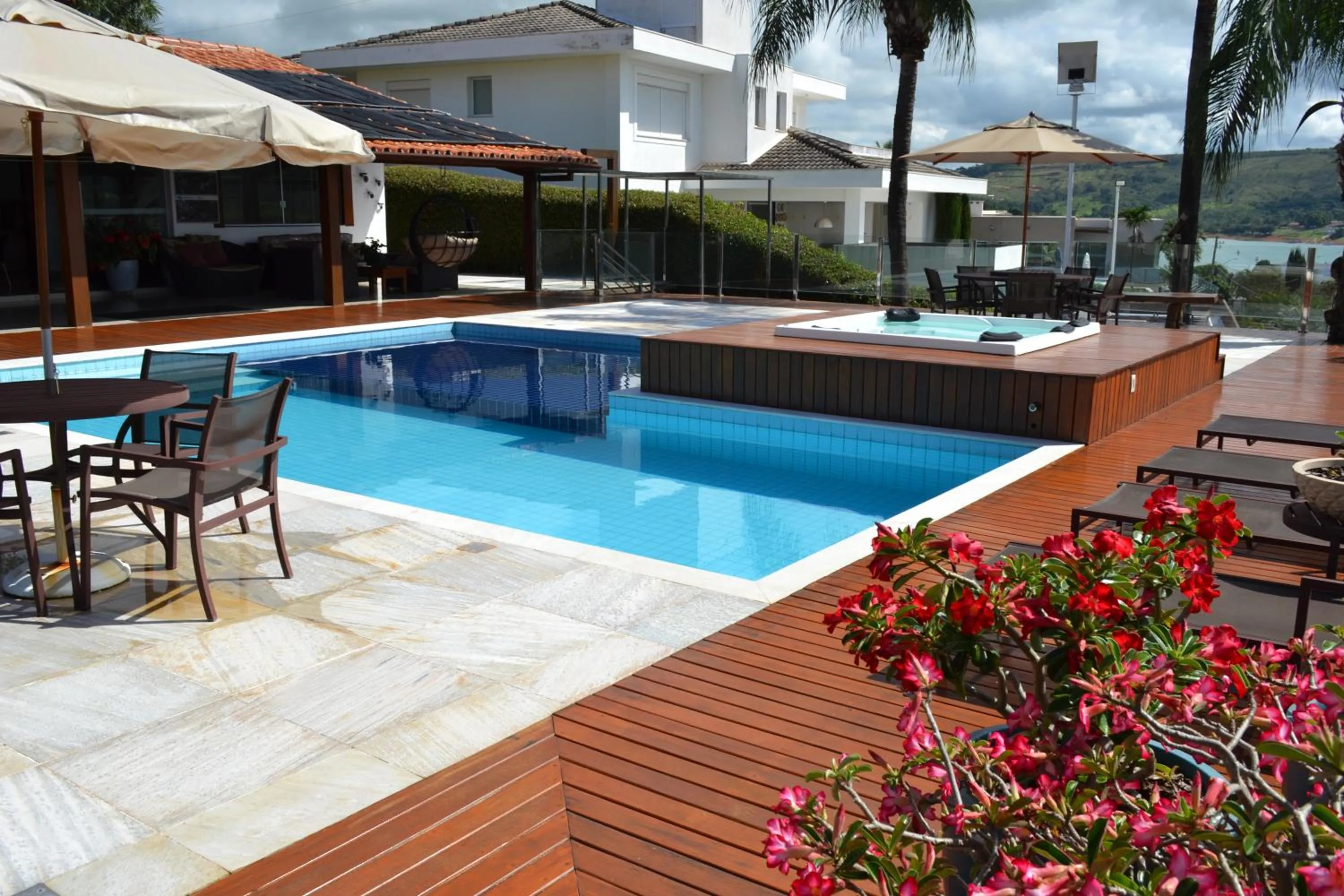 Swimming pool in Pousada Suítes do Lago