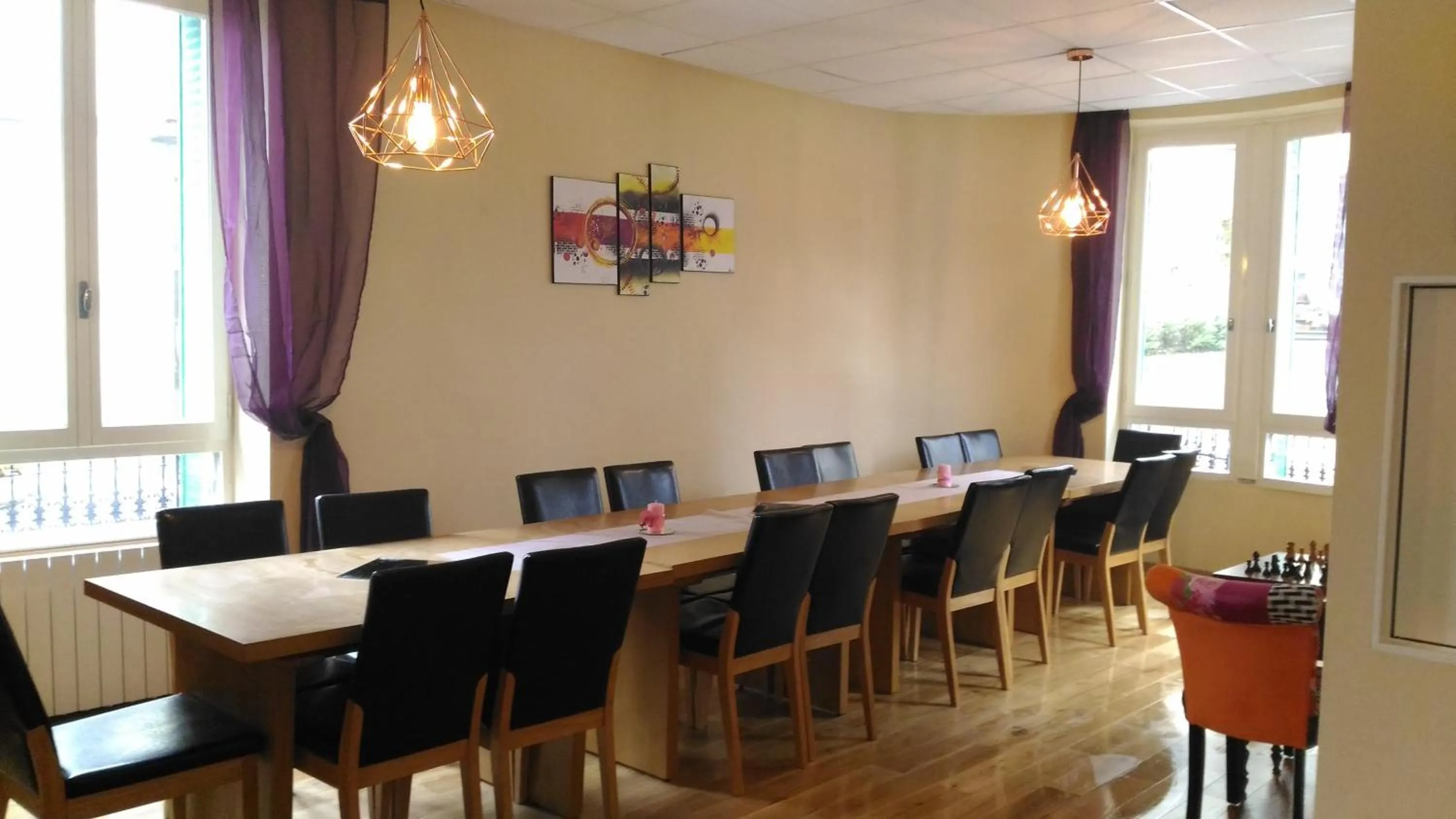 Restaurant/places to eat in La Tour Pom'Pin