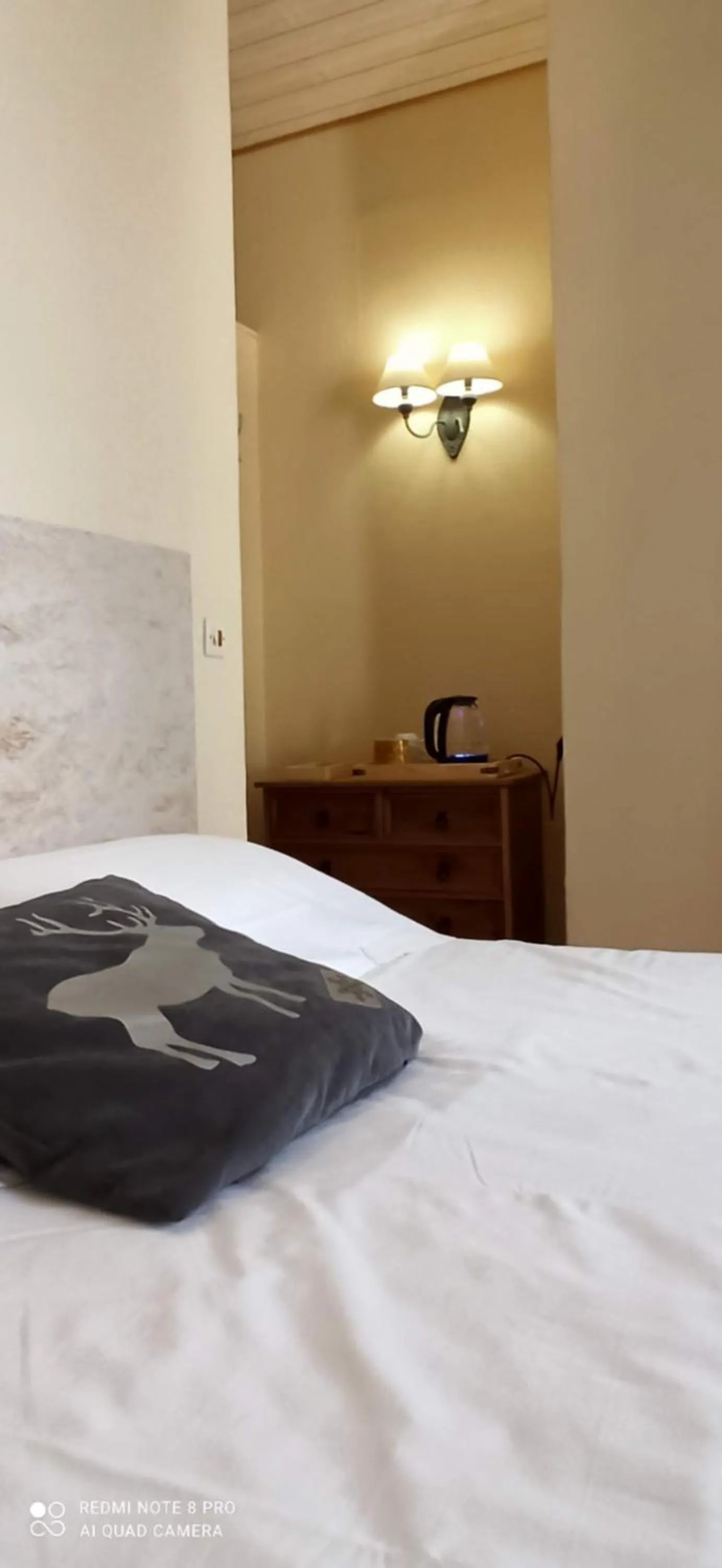 Bedroom, Bed in La Tour Pom'Pin