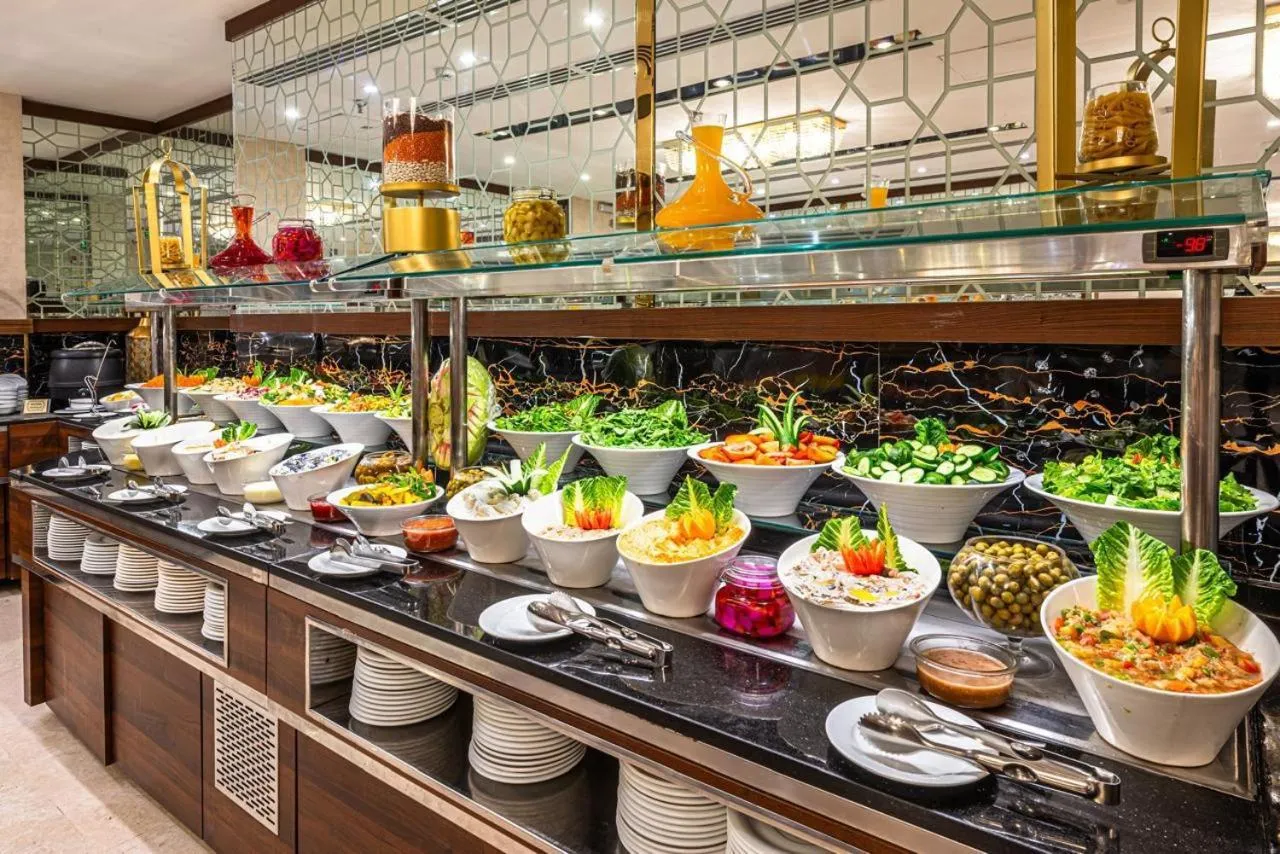 Restaurant/places to eat in Golden Tulip Al-Zahabi