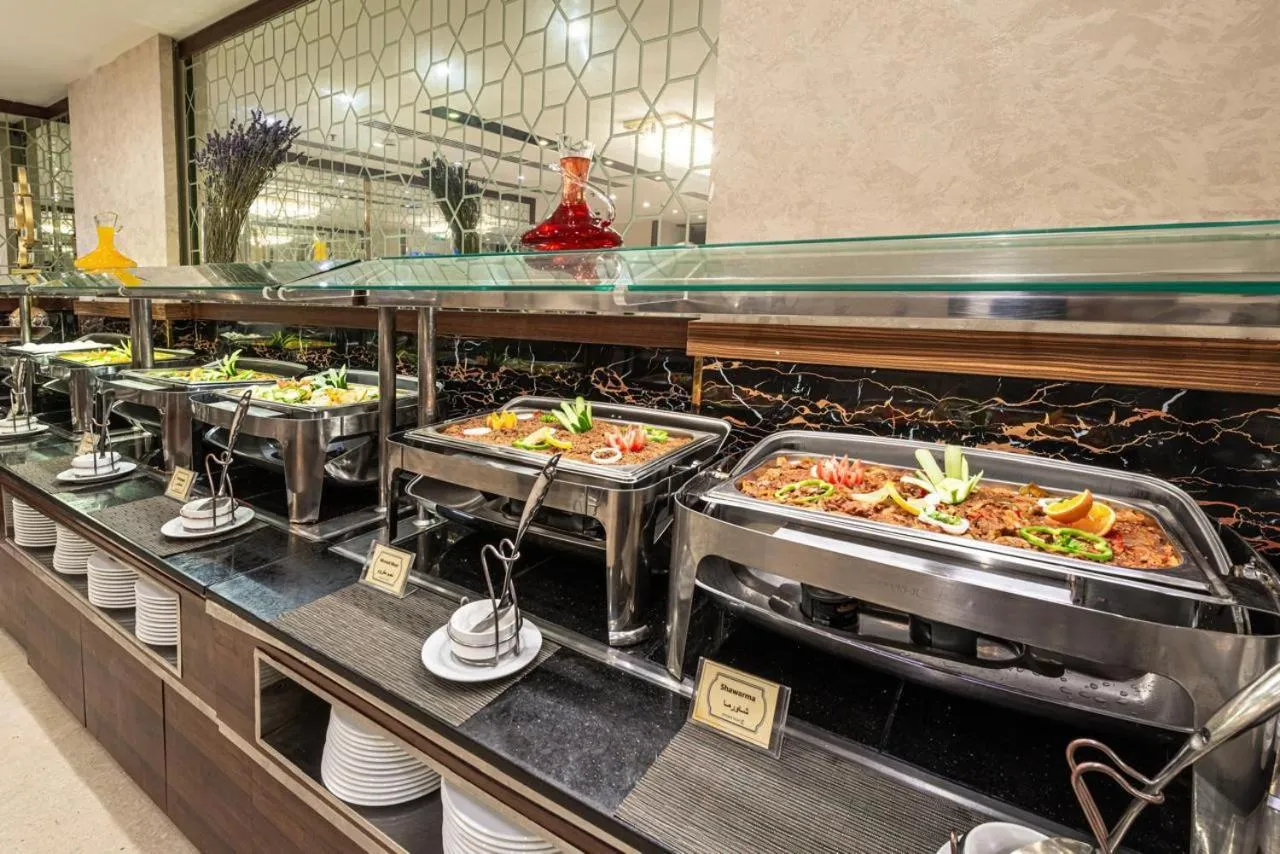 Food and drinks in Golden Tulip Al-Zahabi