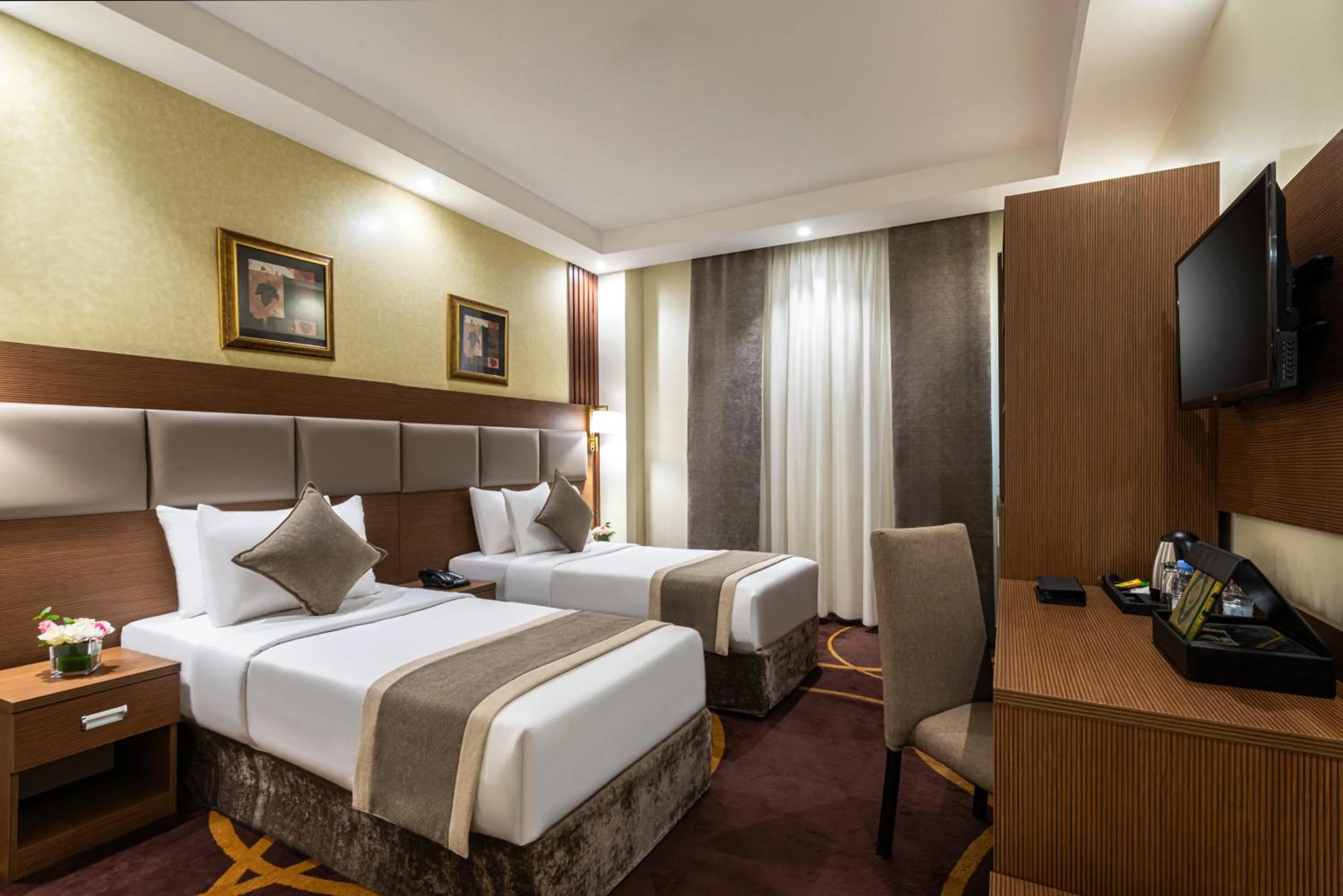 Bedroom, Bed in Al Ansar Palace Golden Tulip Hotel