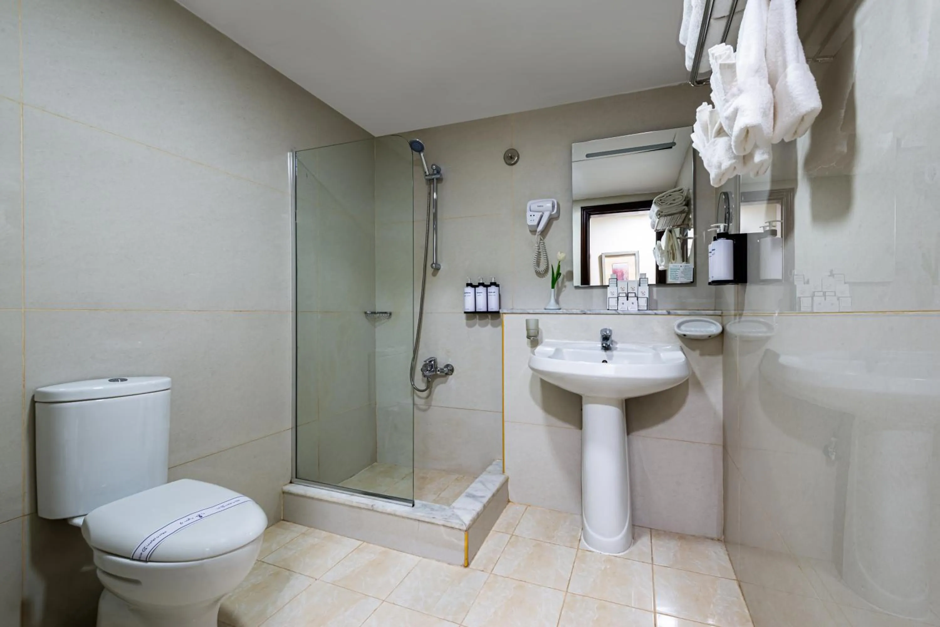 Al Ansar Palace Golden Tulip Hotel