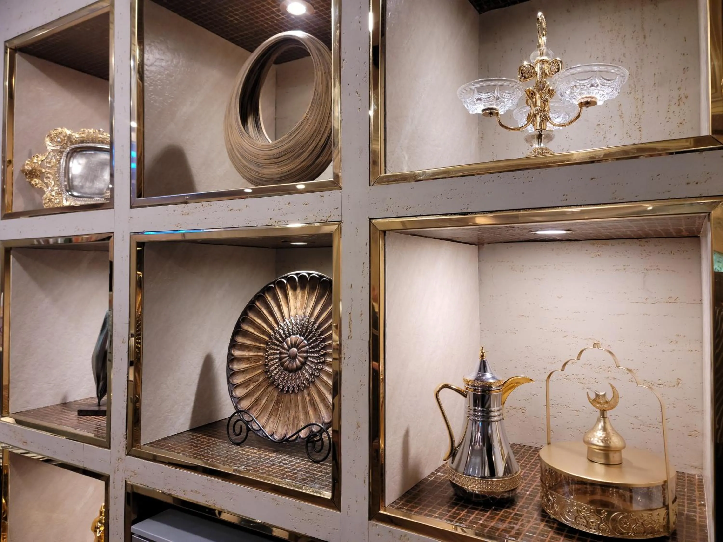 Al Ansar Palace Golden Tulip Hotel