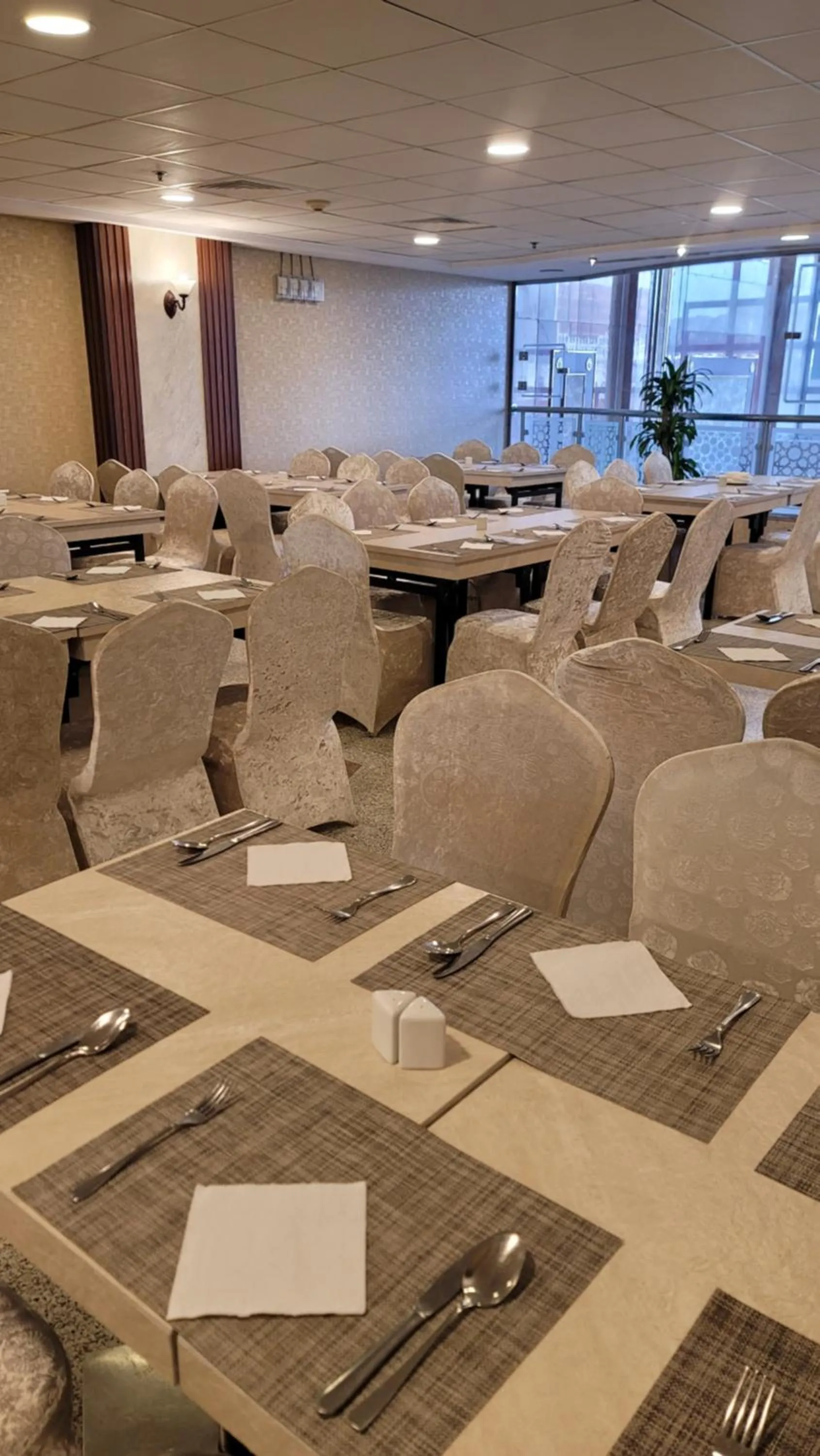 Restaurant/places to eat in Al Ansar Palace Golden Tulip Hotel