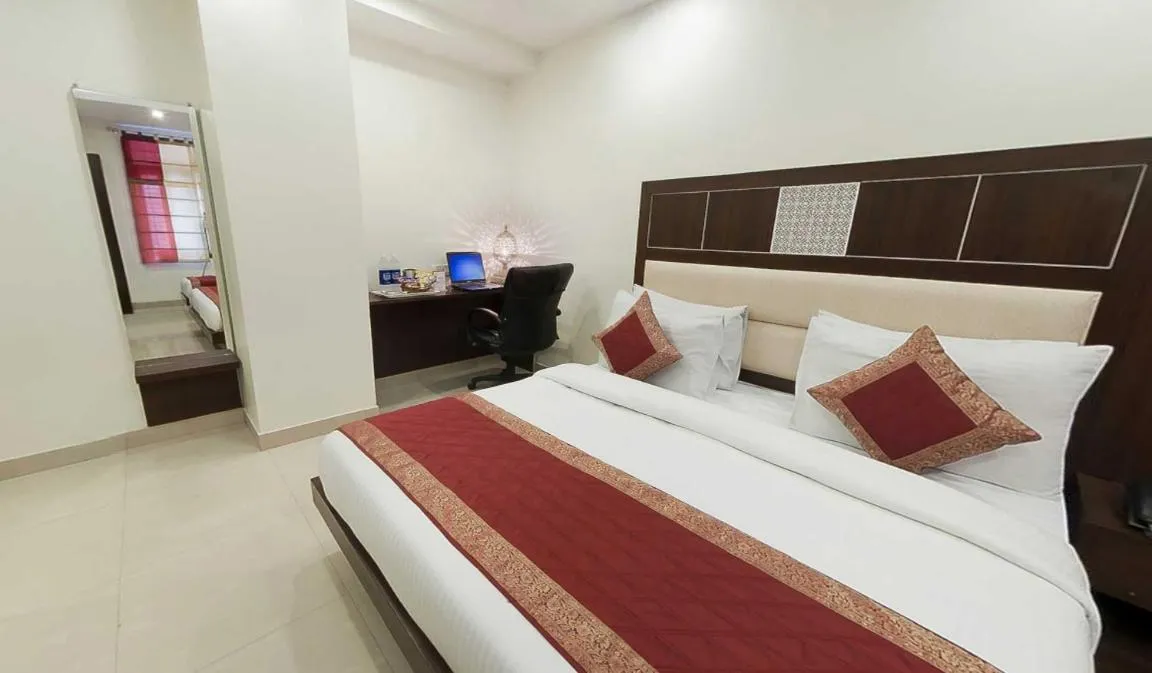 Bedroom, Bed in Hotel Sita International