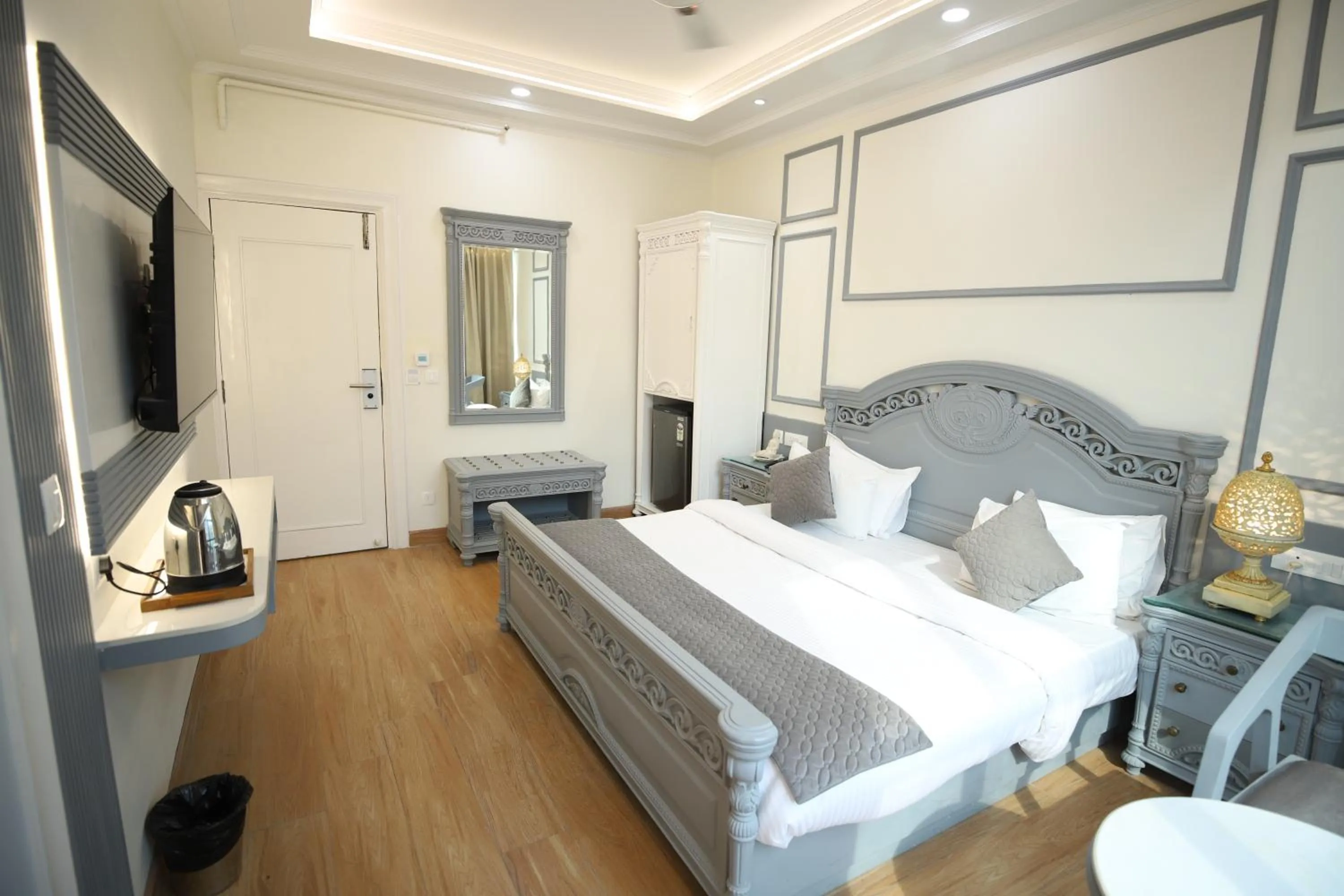 TV and multimedia, Bed in Hotel Sita International