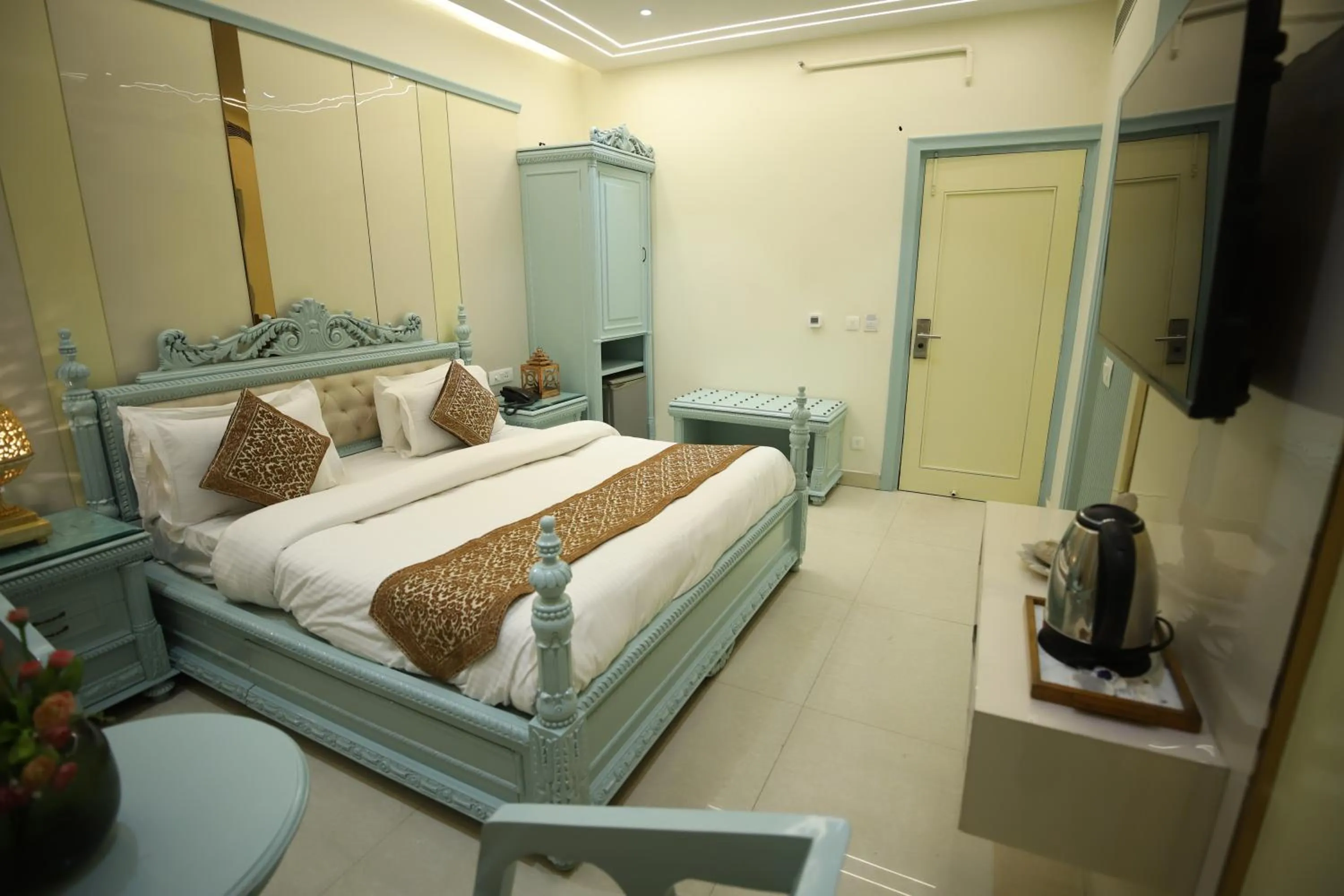 TV and multimedia, Bed in Hotel Sita International