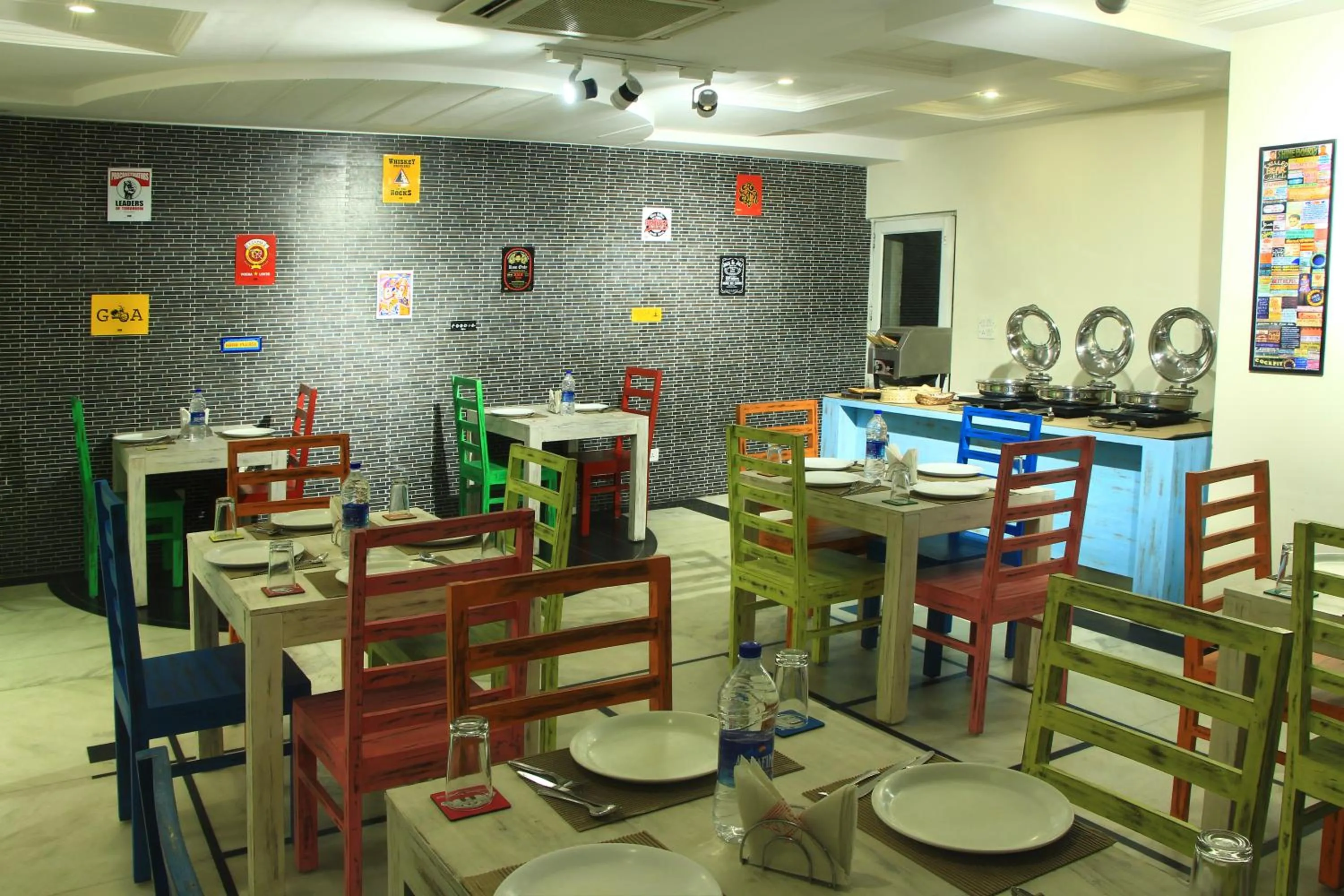 Restaurant/places to eat in Hotel Sita International