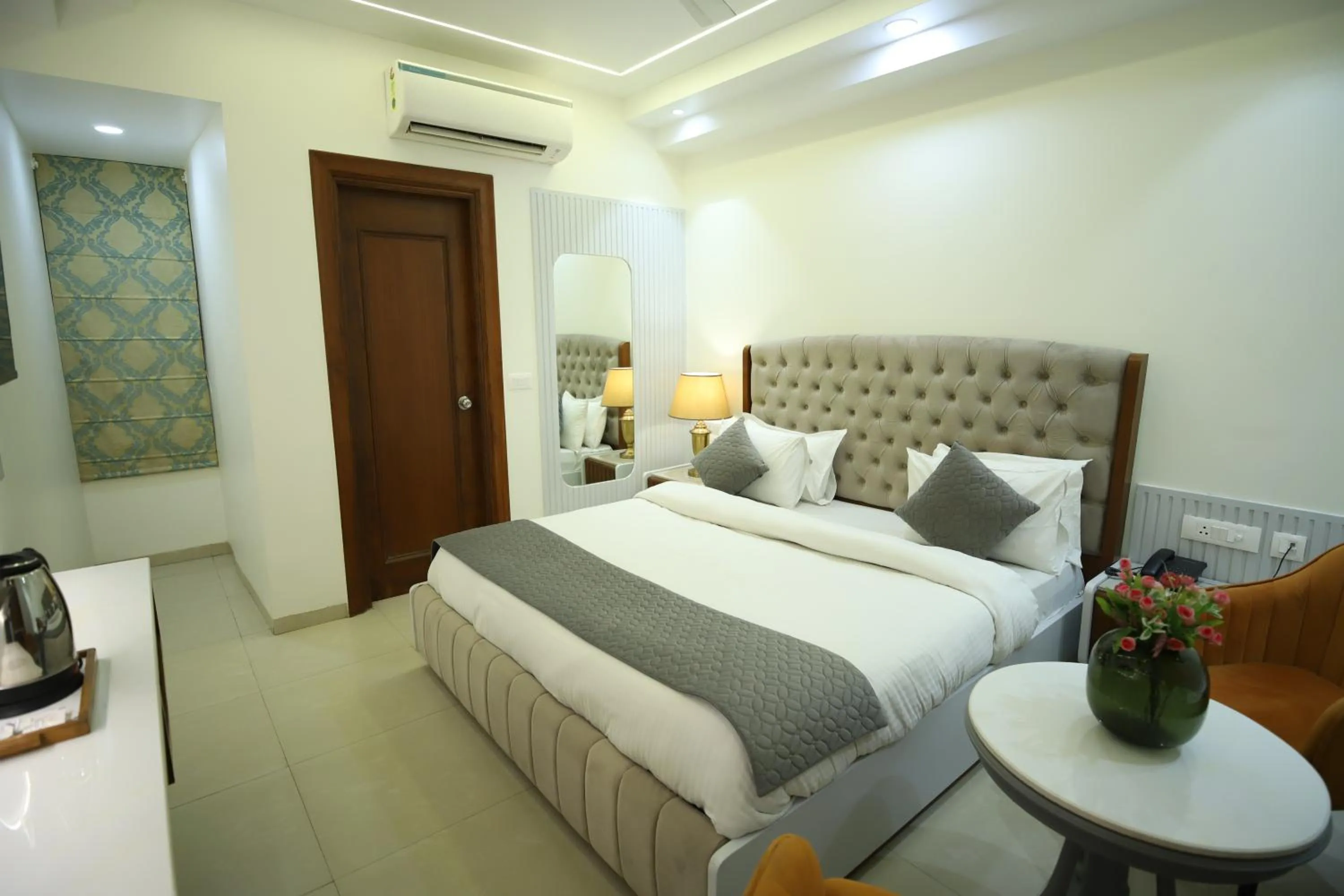 Coffee/tea facilities, Bed in Hotel Sita International