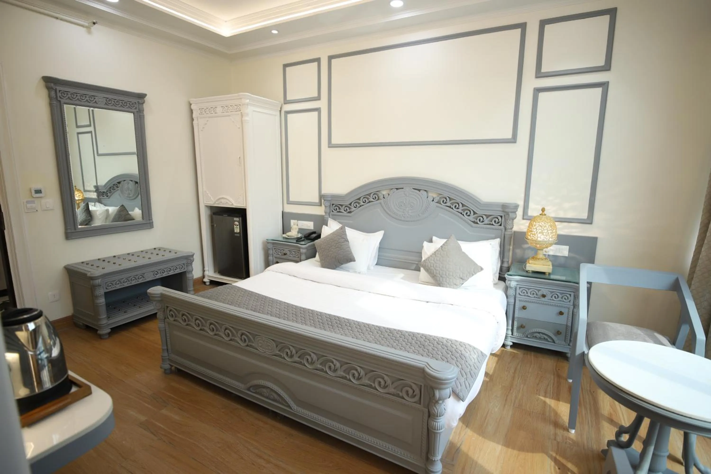 Living room, Bed in Hotel Sita International