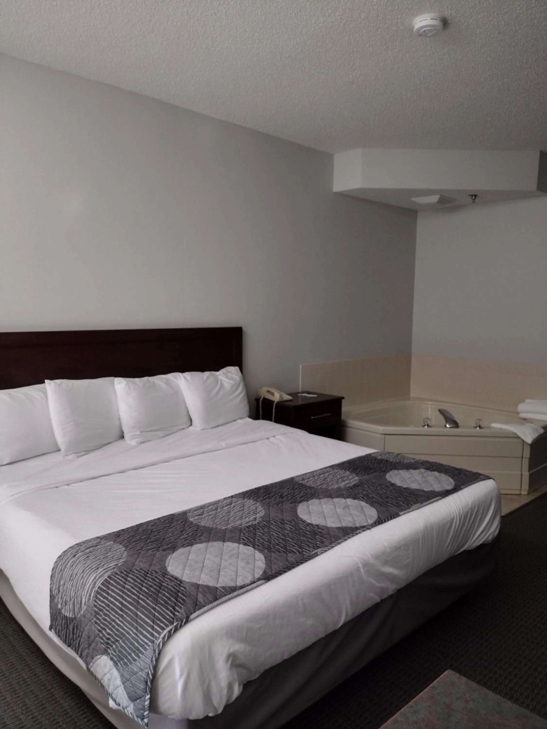 Bed in GrandStay Hotel & Suites Hastings