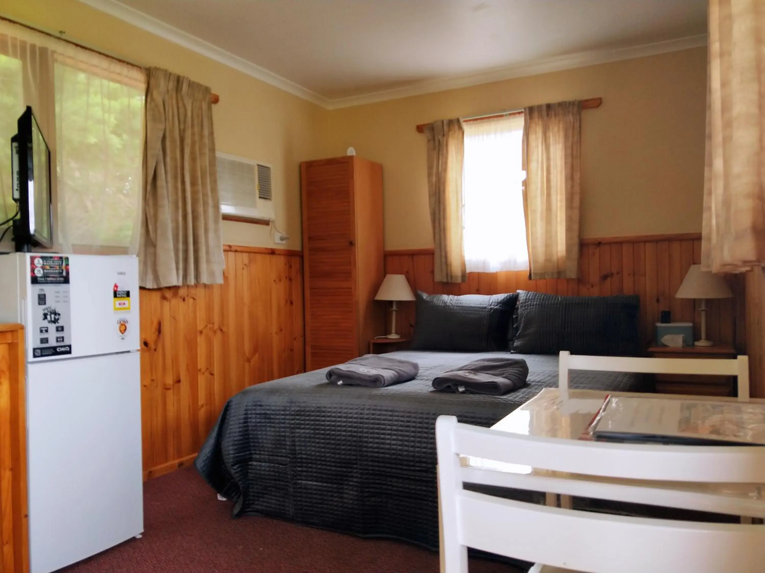 Queen Bed Cottage with Country View (Non - Pet Friendly) in Twelve Apostles Motel & Country Retreat Queen Bed Cottage with Country View (Non - Pet Friendly) in Twelve Apostles Motel & Country Retreat
