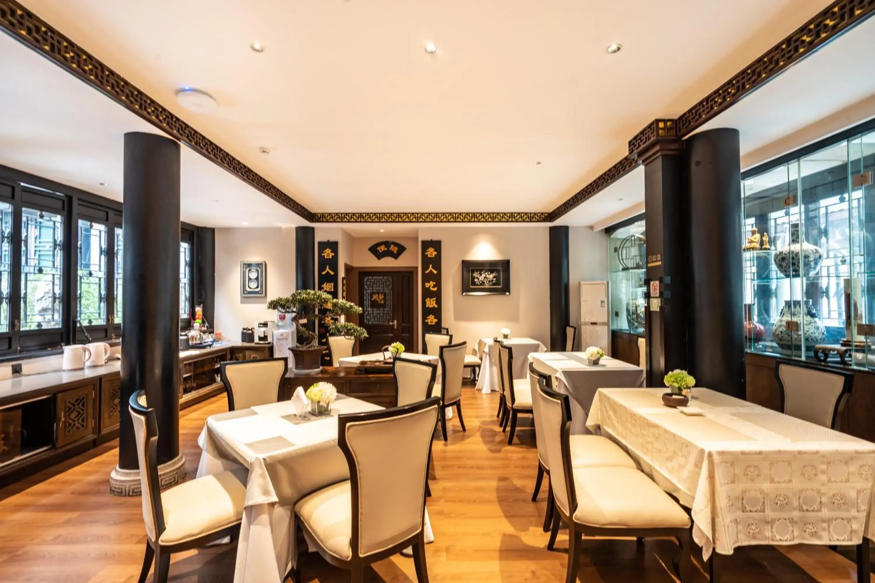 Restaurant/places to eat in Buddha Zen Hotel Restaurant/places to eat in Buddha Zen Hotel