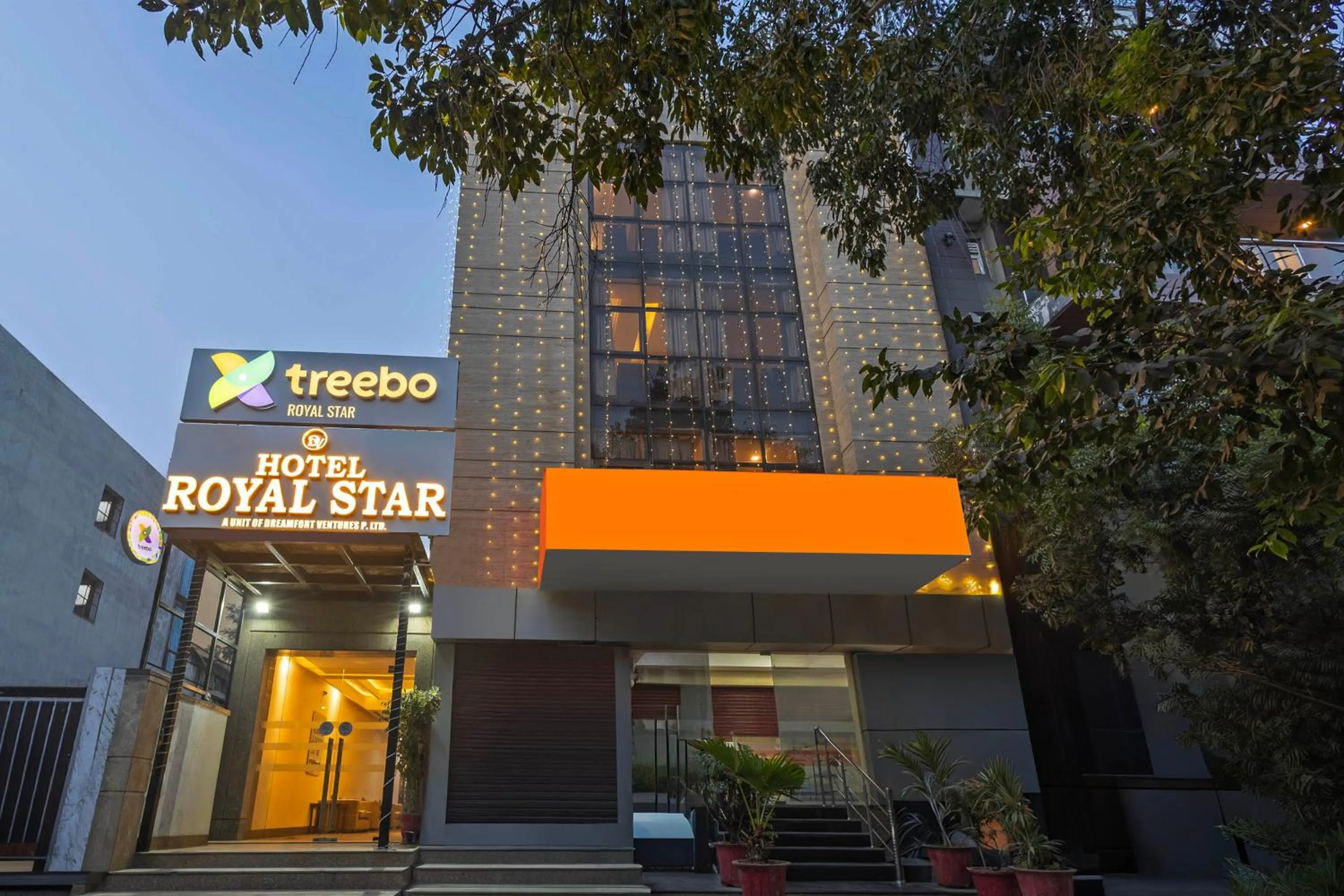 Property building in Treebo Royal Star