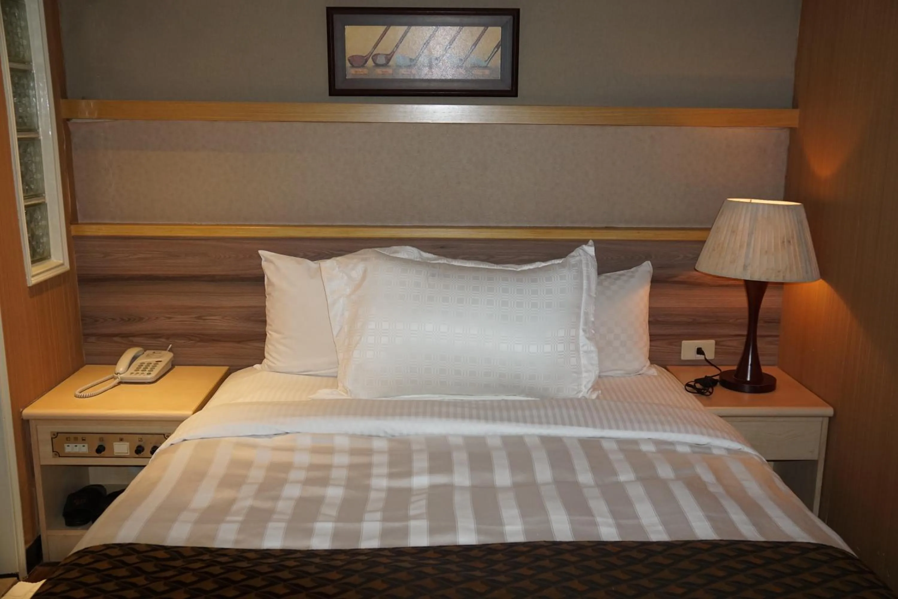 bunk bed, Bed in Dahshin Hotel