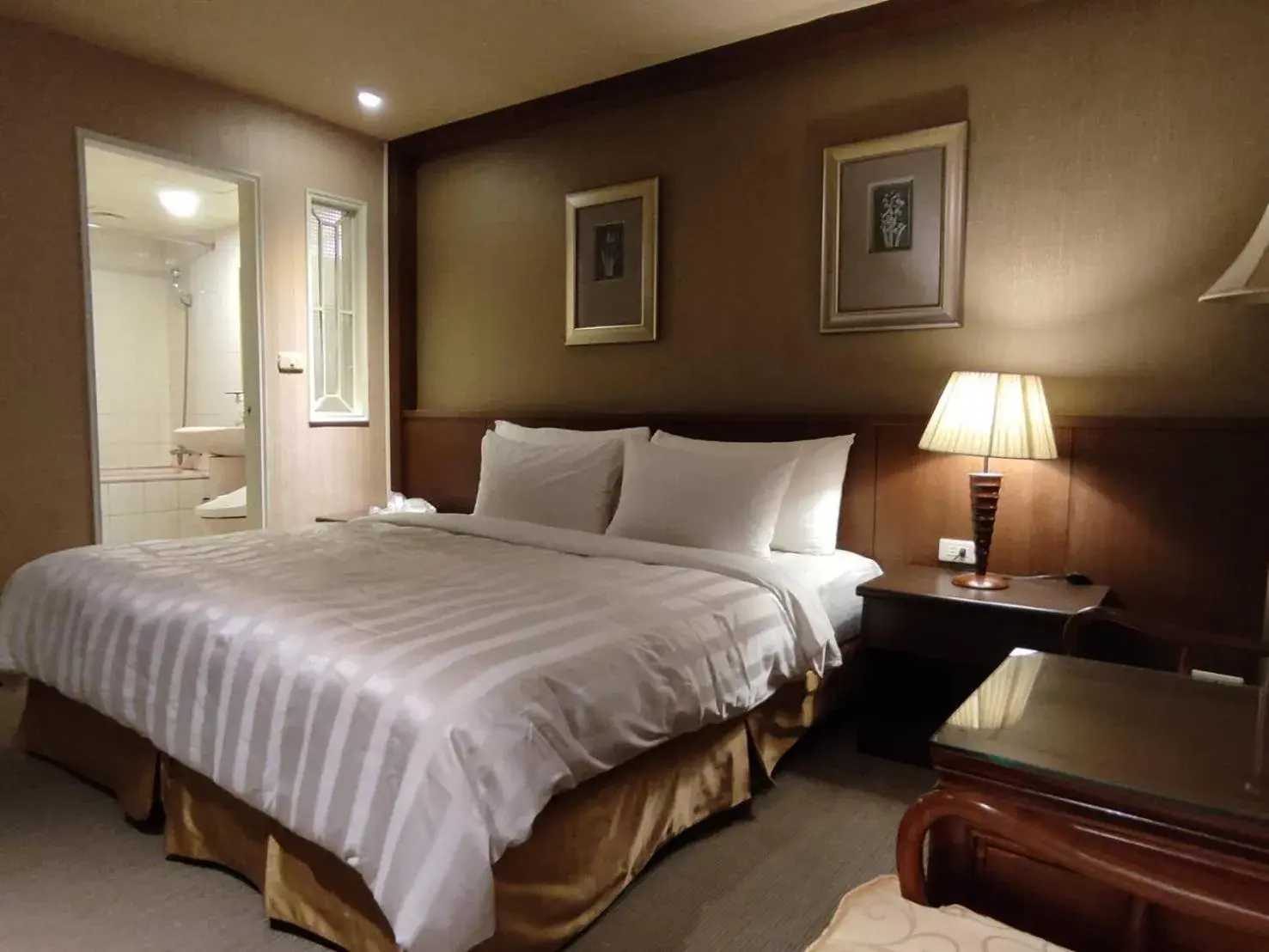 Photo of the whole room, Bed in Dahshin Hotel Photo of the whole room, Bed in Dahshin Hotel