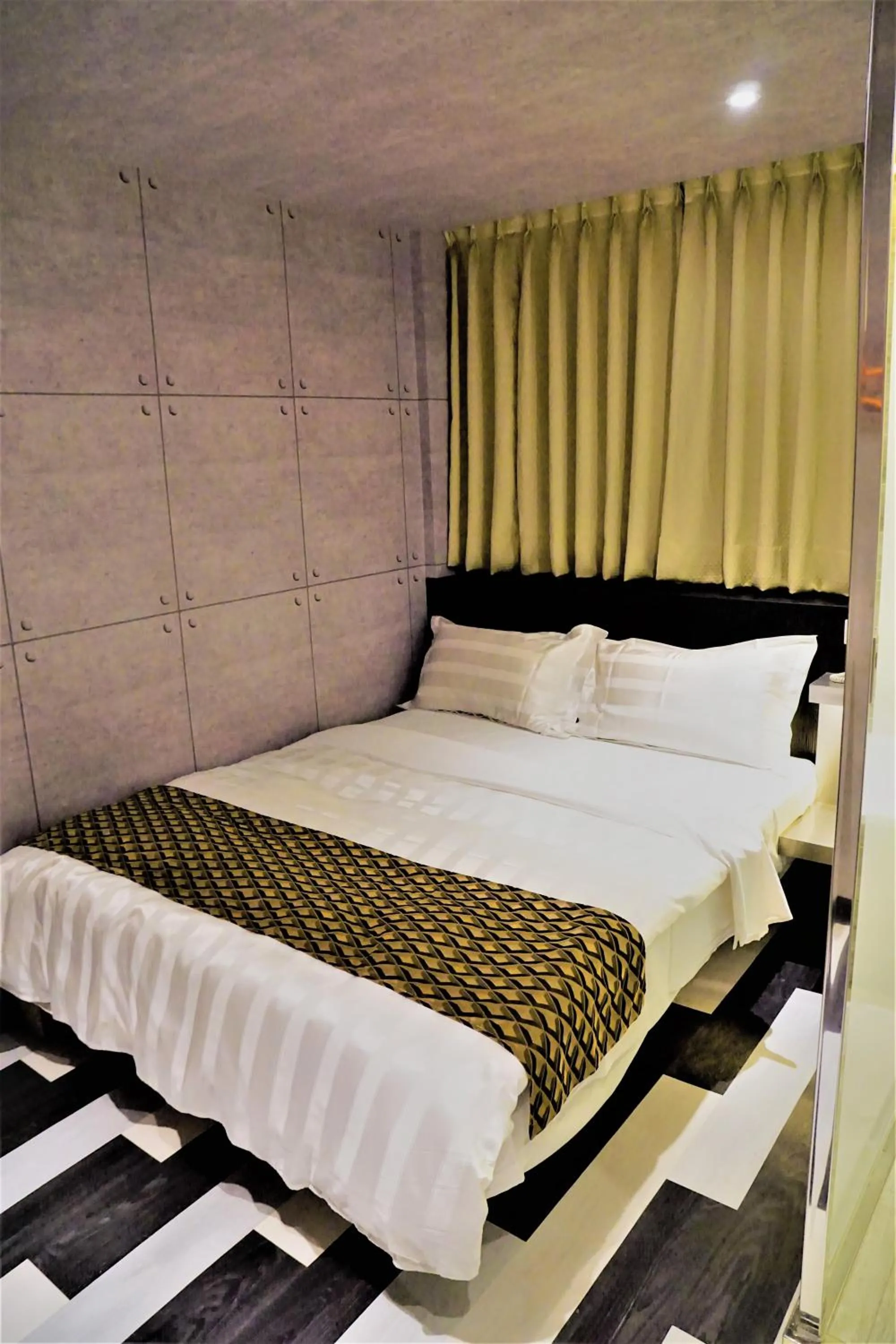 bunk bed, Bed in Dahshin Hotel