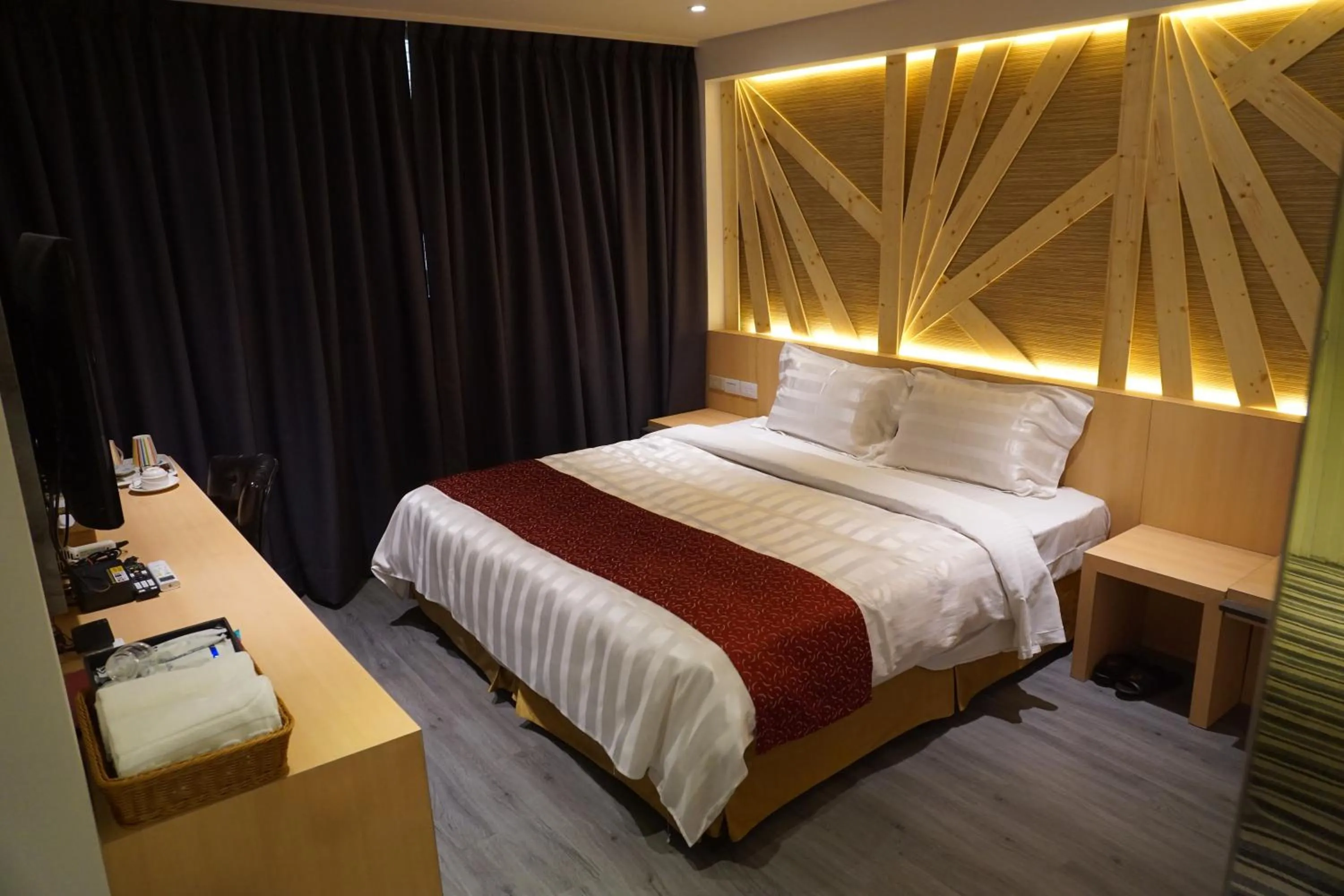 Photo of the whole room, Bed in Dahshin Hotel