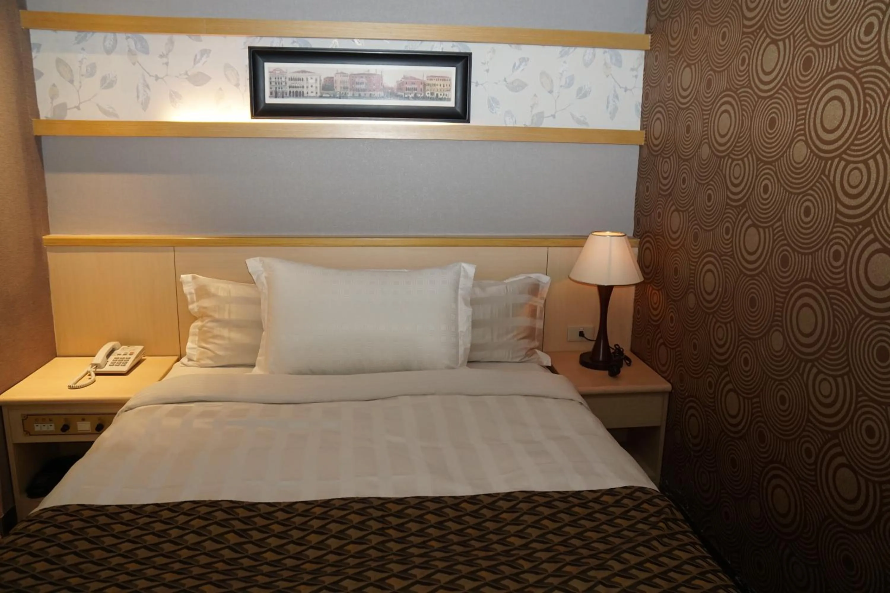 bunk bed, Bed in Dahshin Hotel